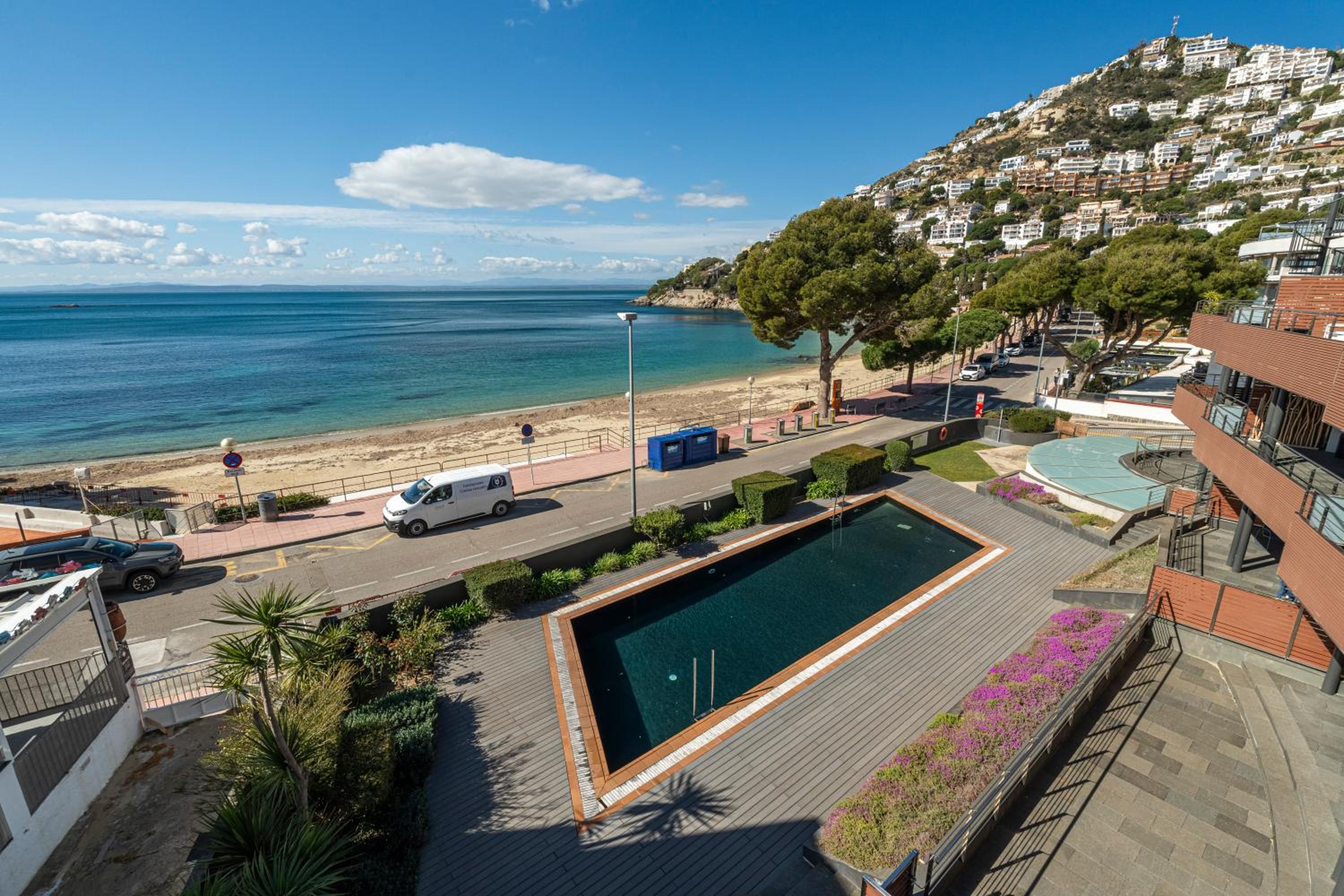 Apartamento ático primera línea Playa Canyelles