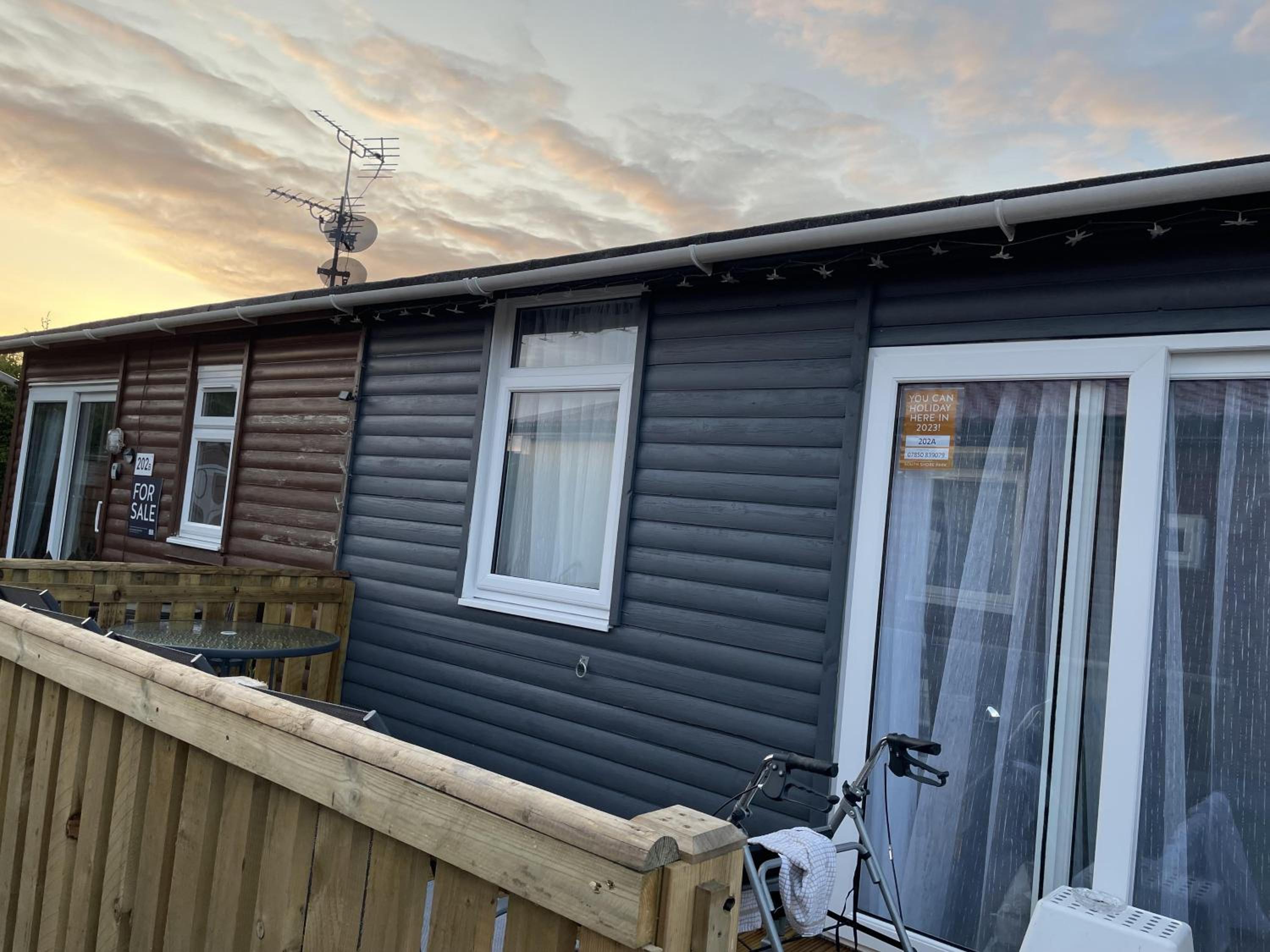2Bed Chalet Sleeps 4- Garden Balcony Pets Beach view 2