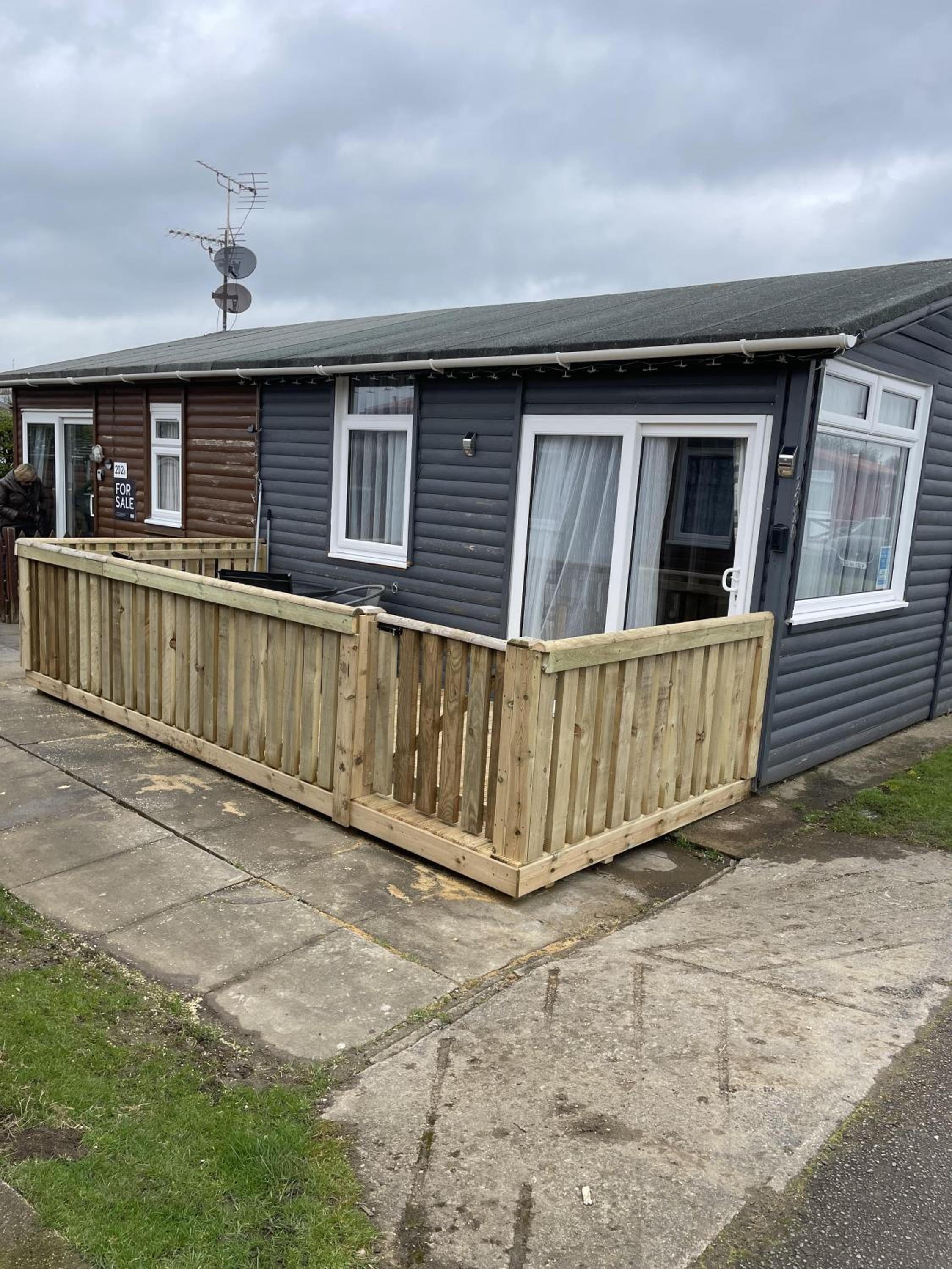 2Bed Chalet Sleeps 4- Garden Balcony Pets Beach view 3