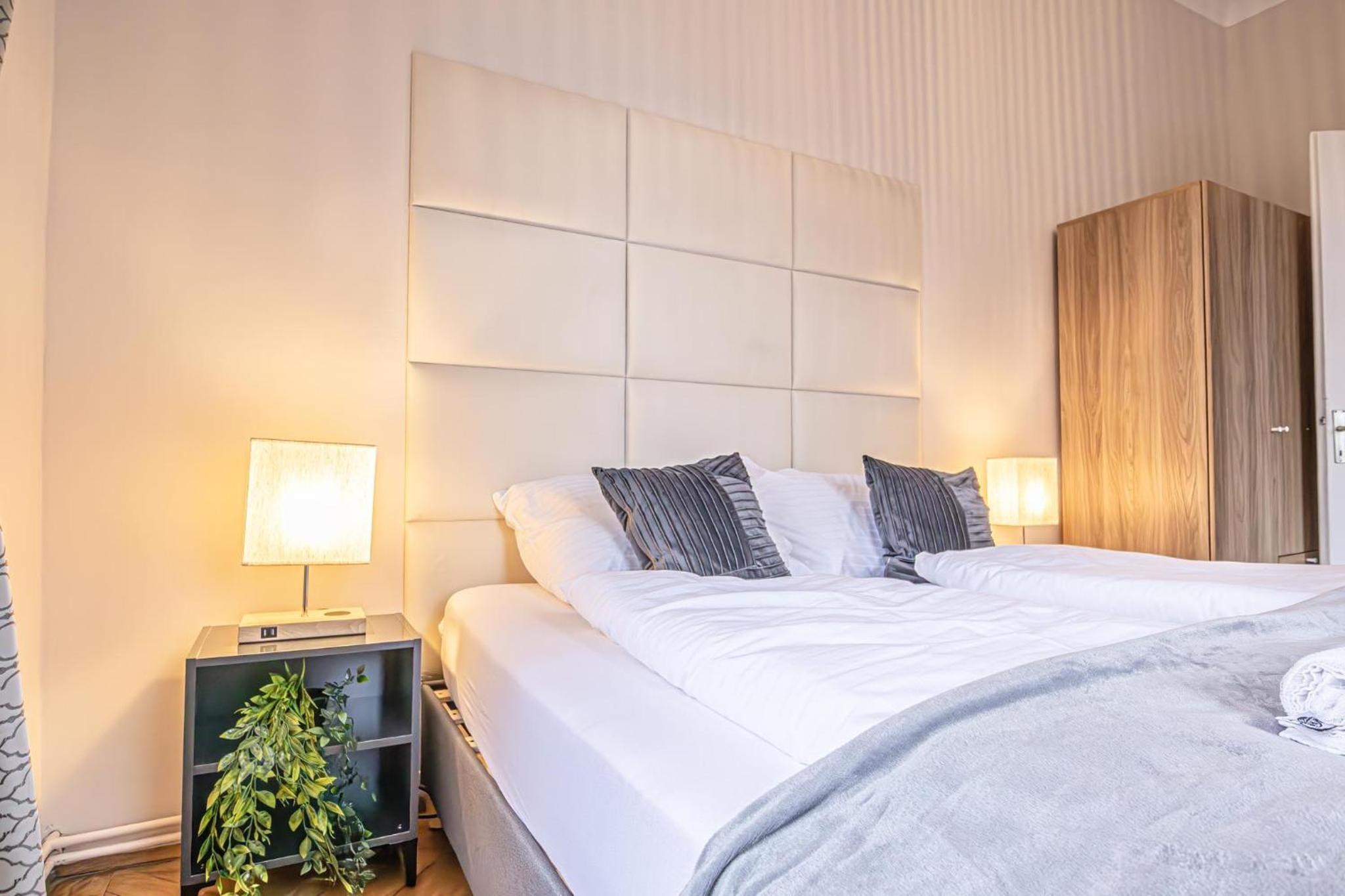 Spacious 2BR Apartment with Living Room in Central Vienna