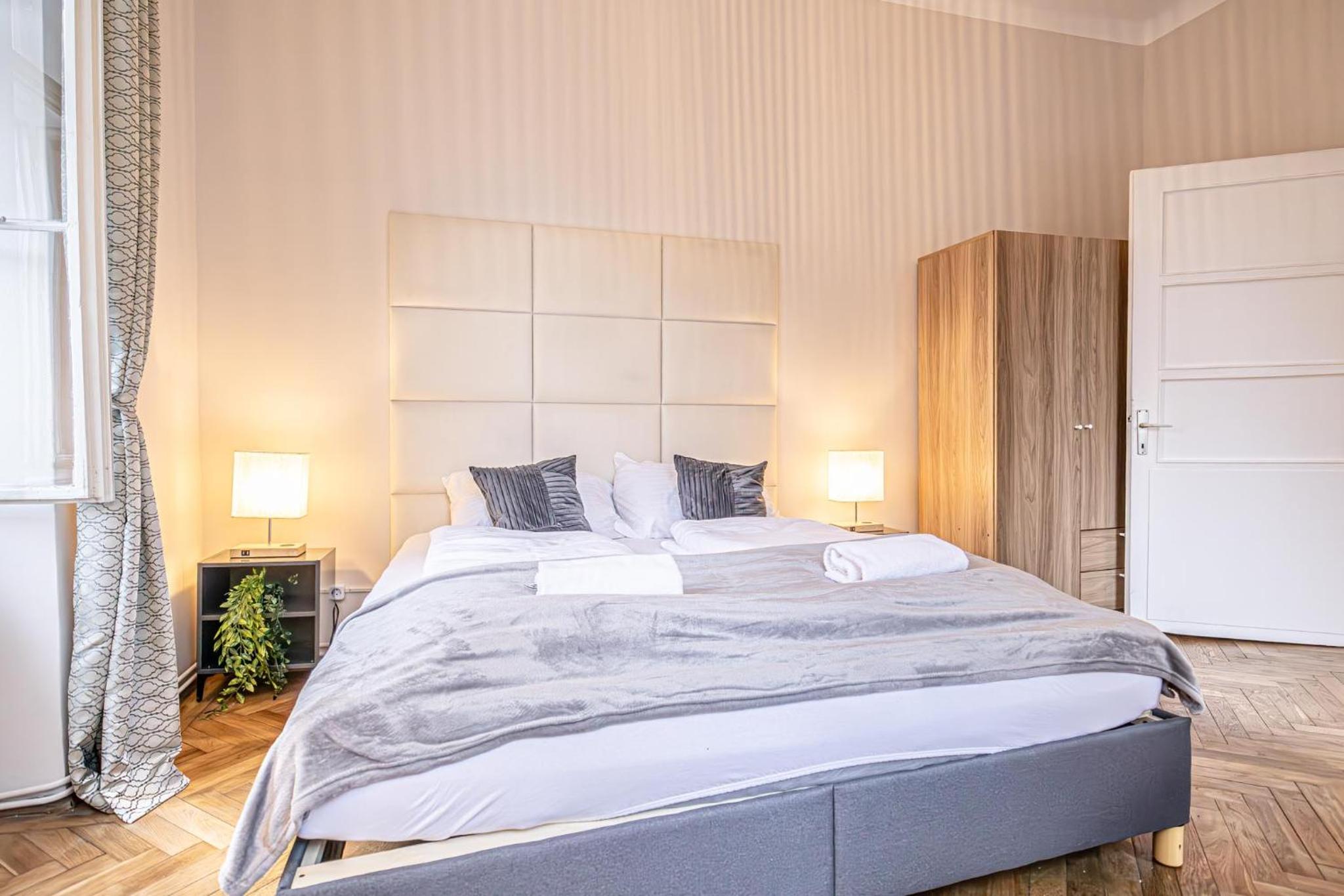 Spacious 2BR Apartment with Living Room in Central Vienna