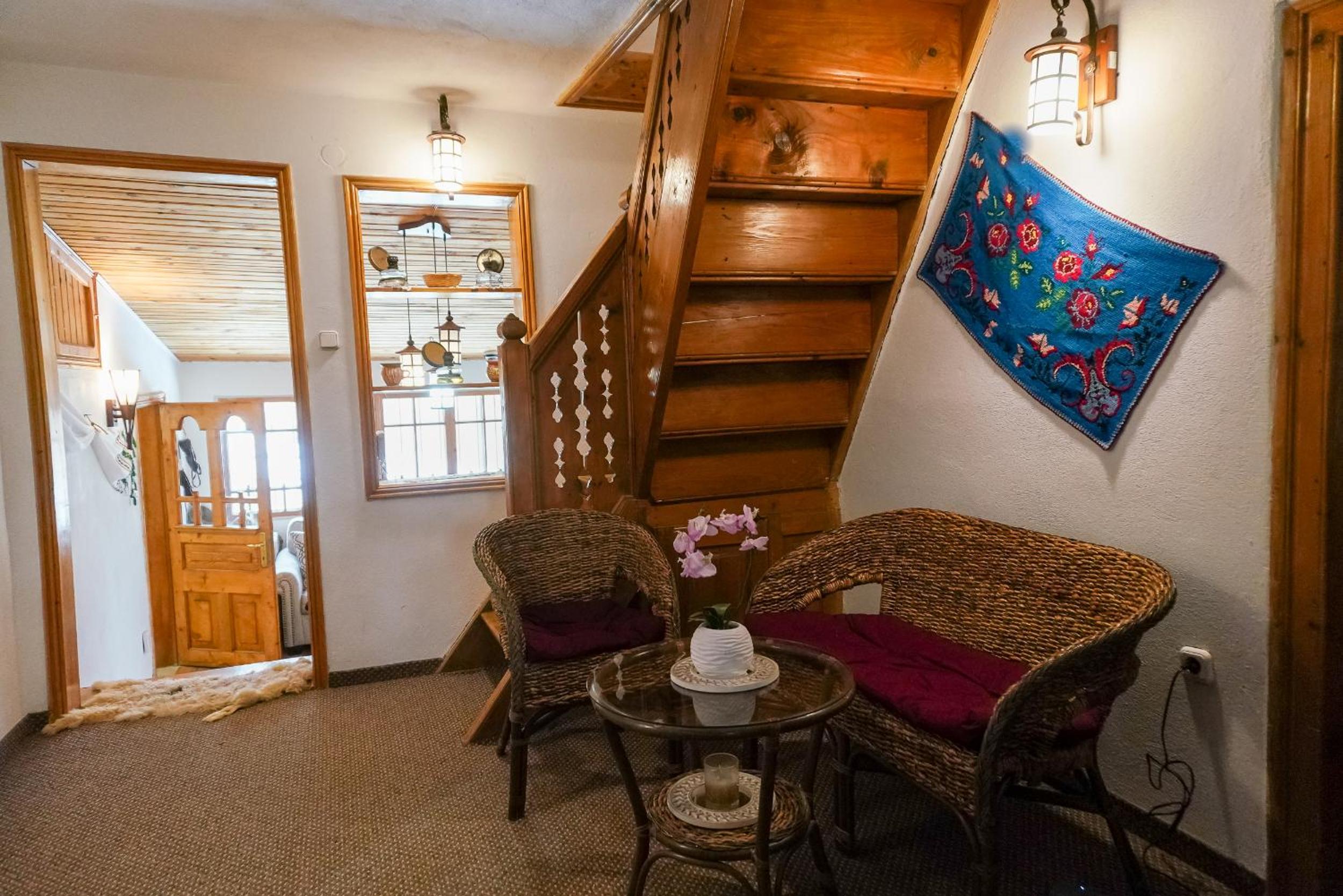 Casa Plaiul Cailor: Rustic Mountain Hideaway view 3