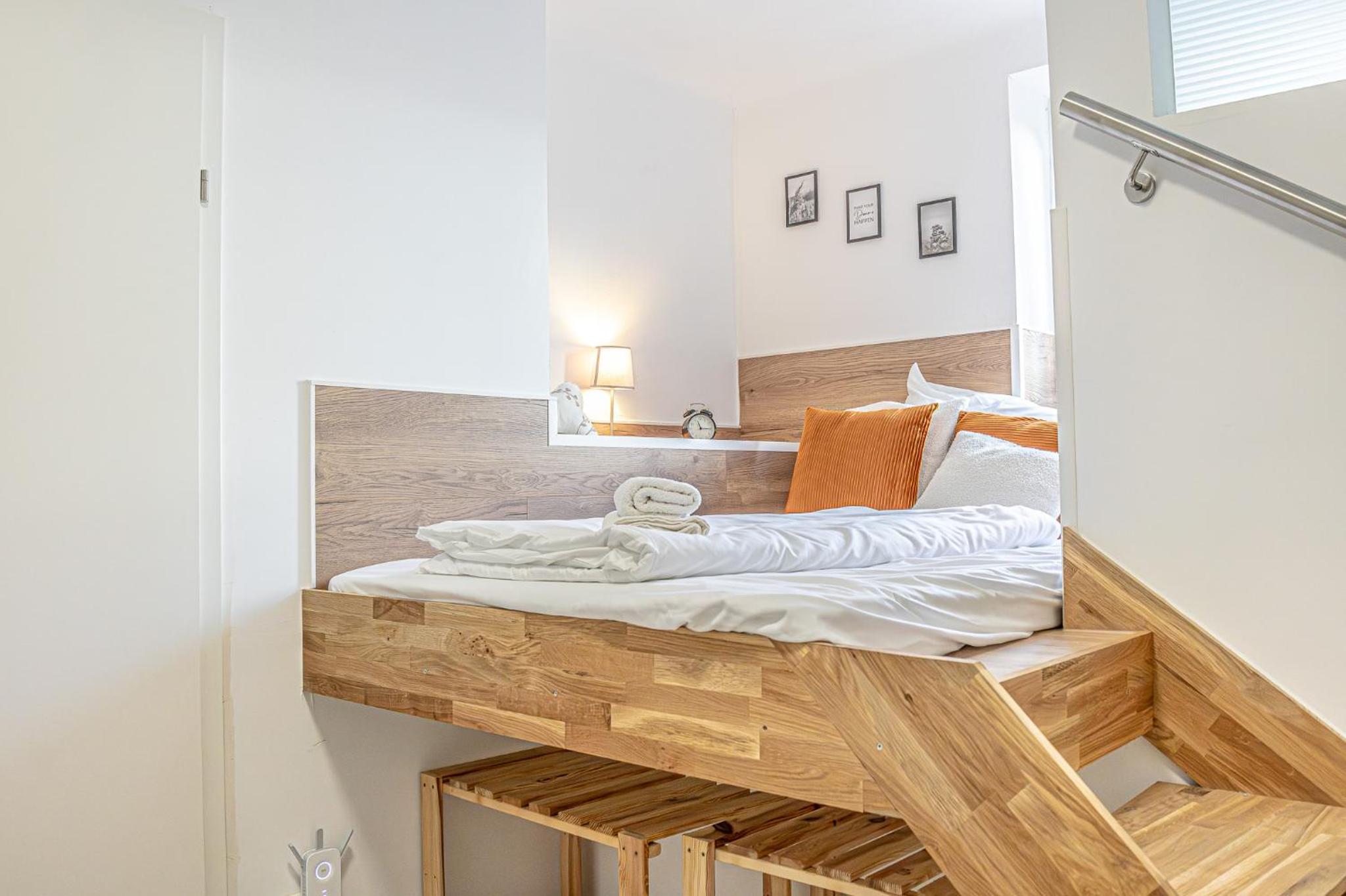 Krems Bahnhof Deluxe Rooms - near Danube River