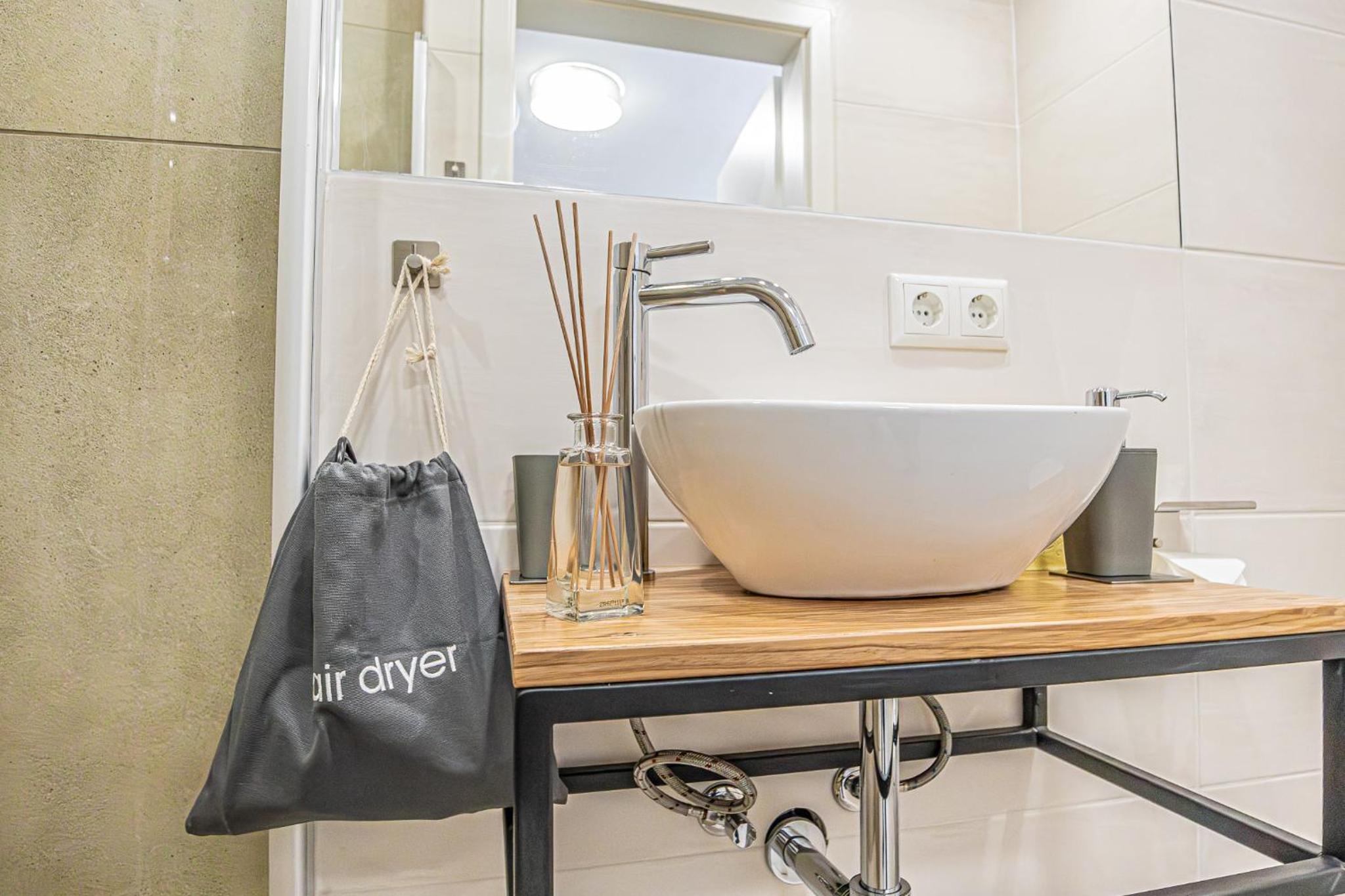 Krems Bahnhof Deluxe Rooms - near Danube River