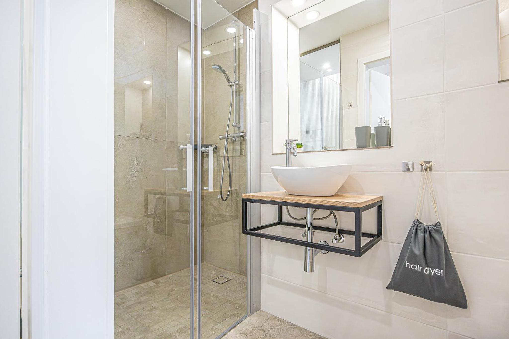 Krems Bahnhof Deluxe Rooms - near Danube River