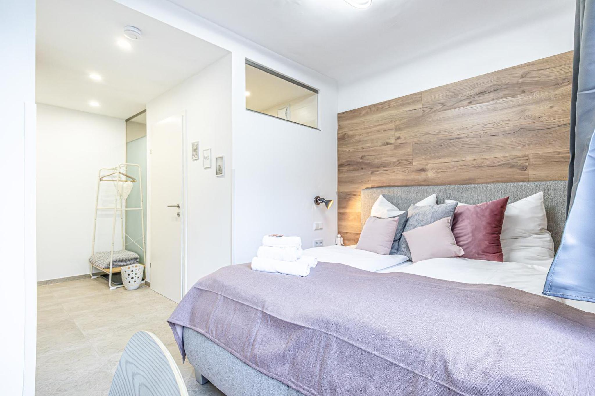 Krems Bahnhof Deluxe Rooms - near Danube River