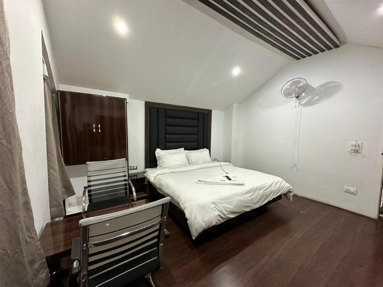 Photo 8