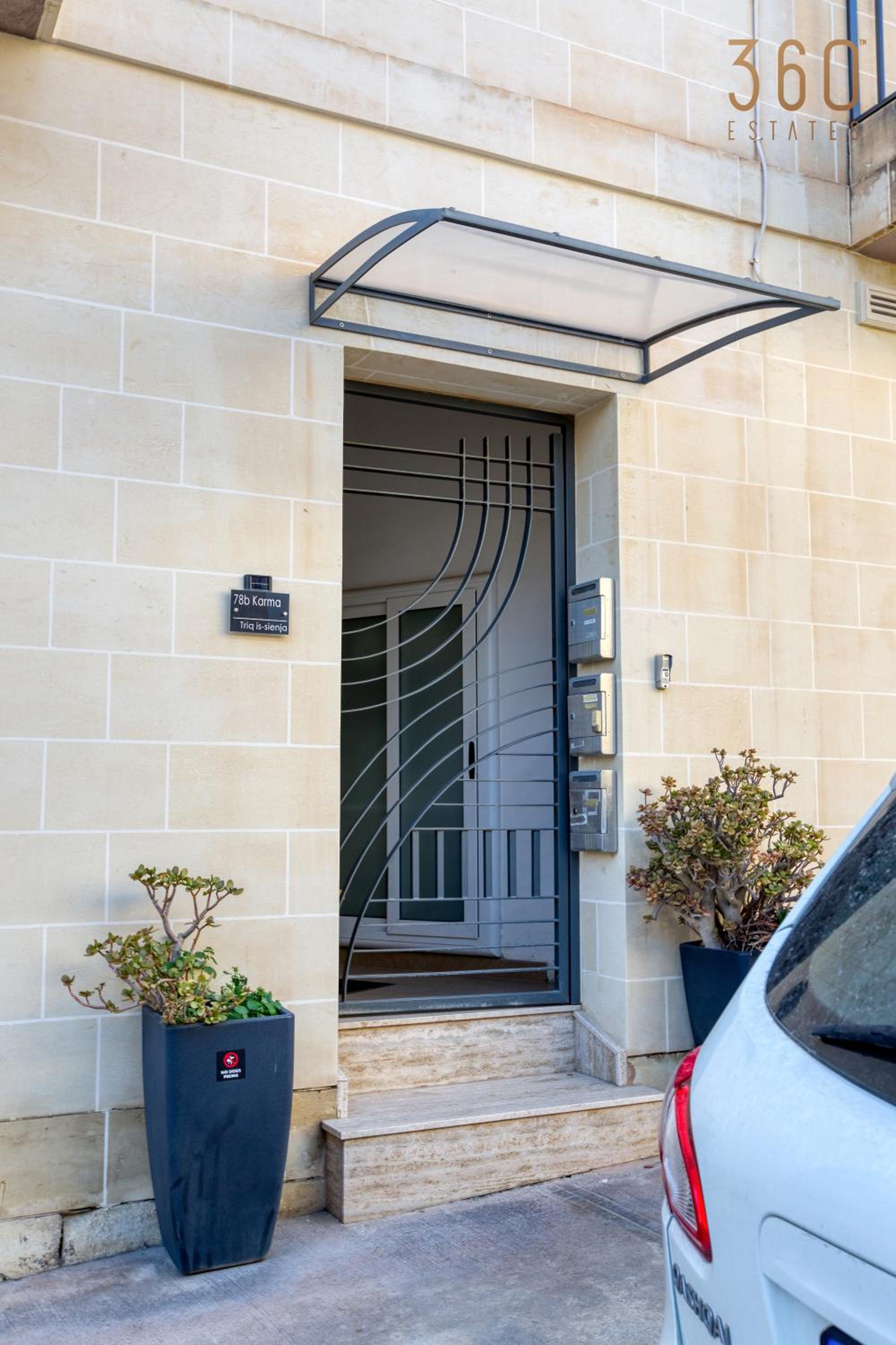 A comfy 2BR home with Balcony Views in Kalkara by 360 Estates view 3