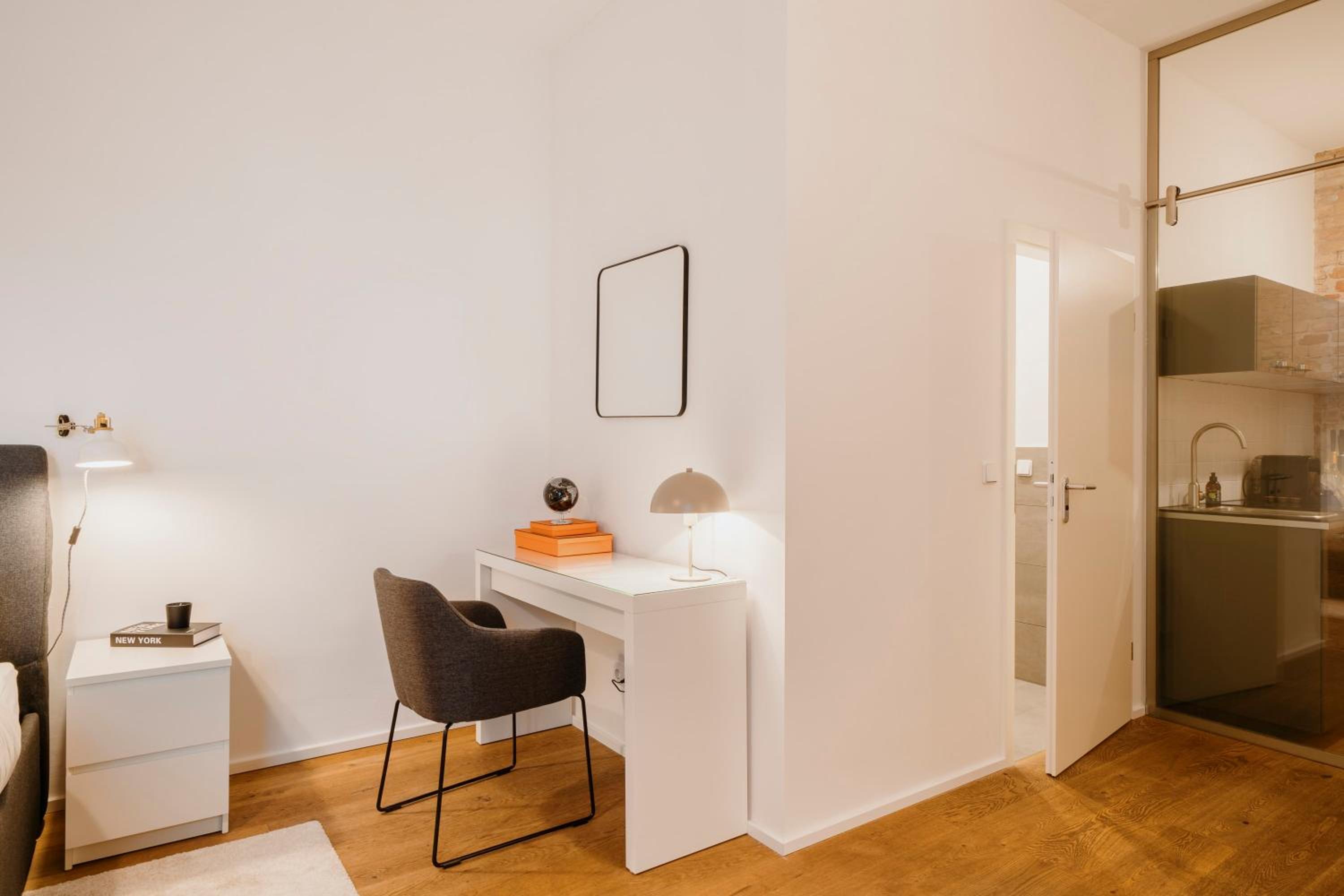Homely Berlin - Super Modern, City Center, Rosenthalerplatz