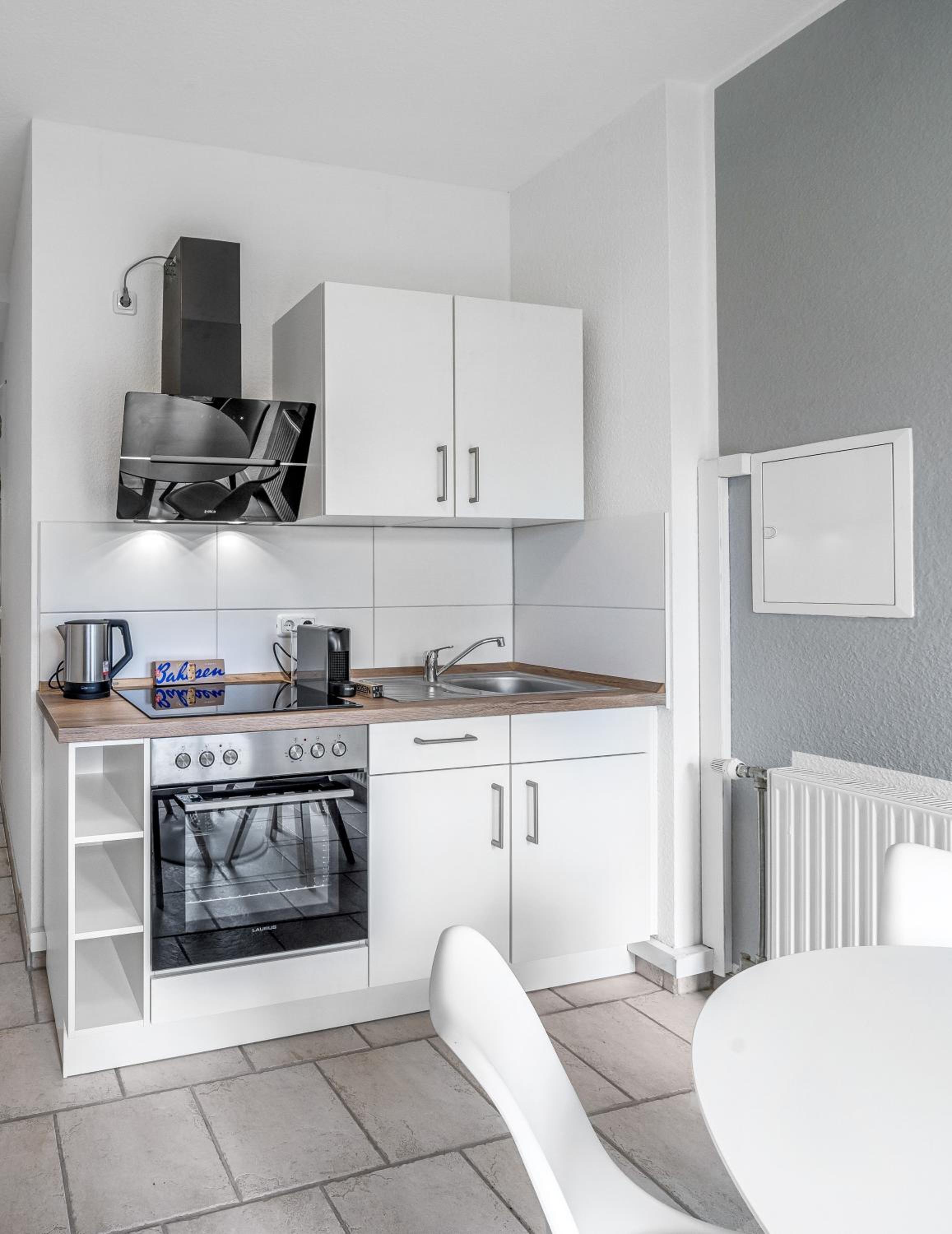 LeHaStays - Apartments Buckau 16a I Küche I Smart TV mit Netflix I toller Innenhof