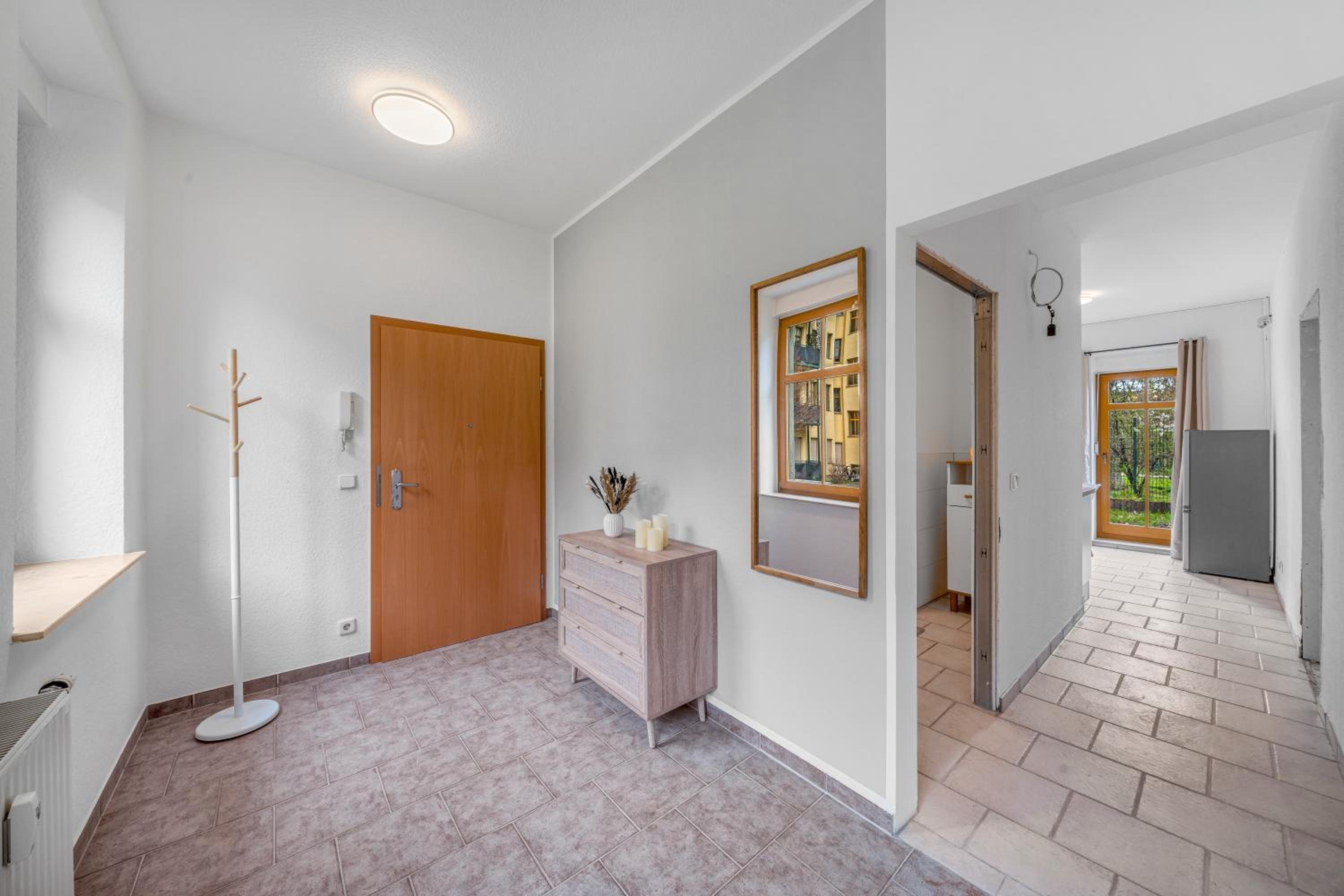 LeHaStays - Apartments Buckau 16a I Küche I Smart TV mit Netflix I toller Innenhof