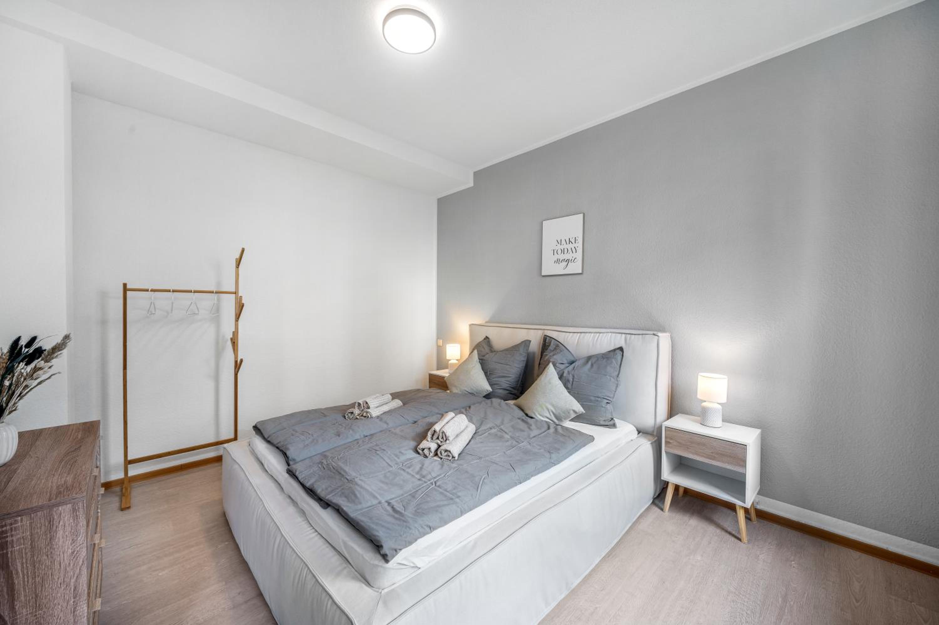 LeHaStays - Apartments Buckau 16a I Küche I Smart TV mit Netflix I toller Innenhof