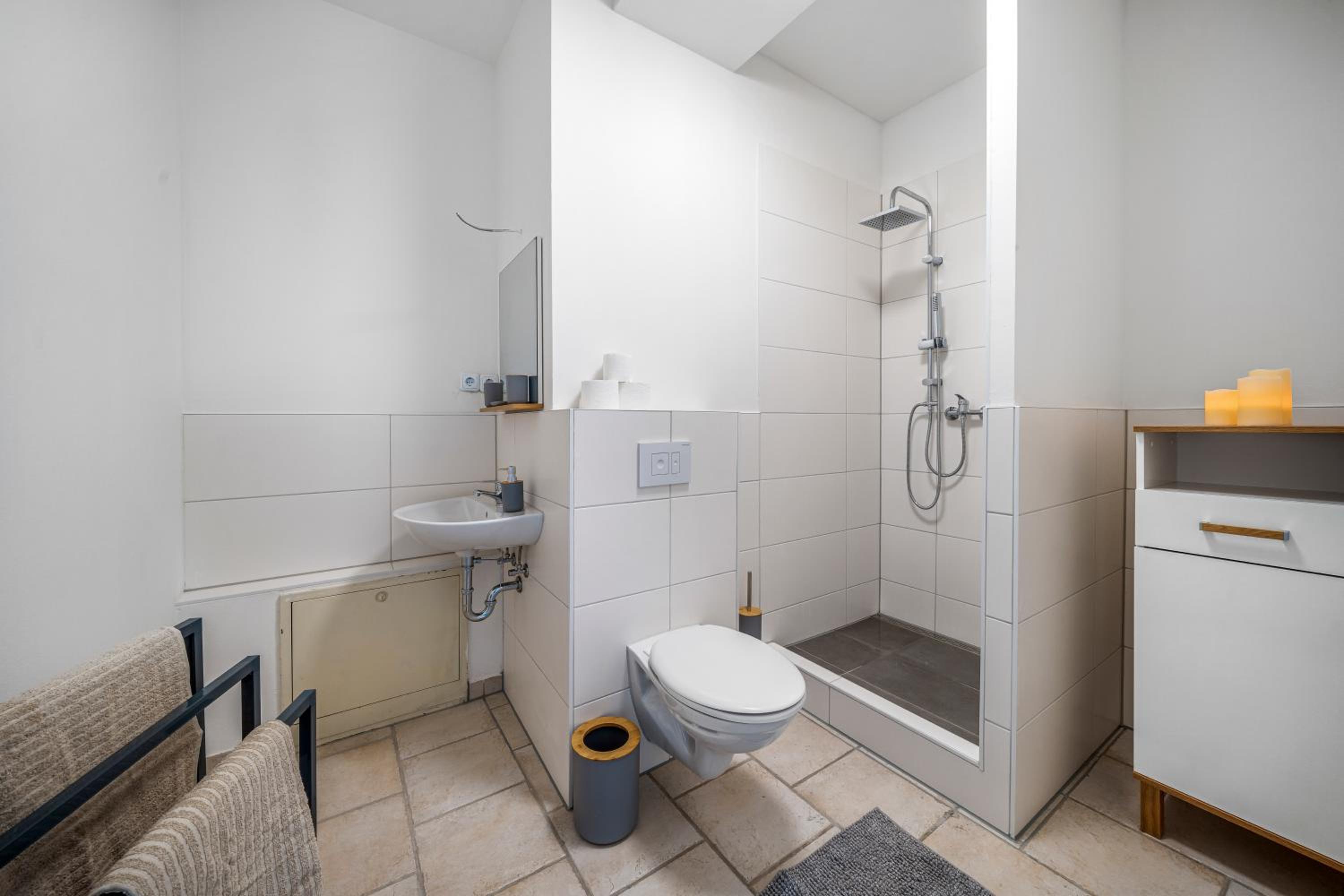 LeHaStays - Apartments Buckau 16a I Küche I Smart TV mit Netflix I toller Innenhof