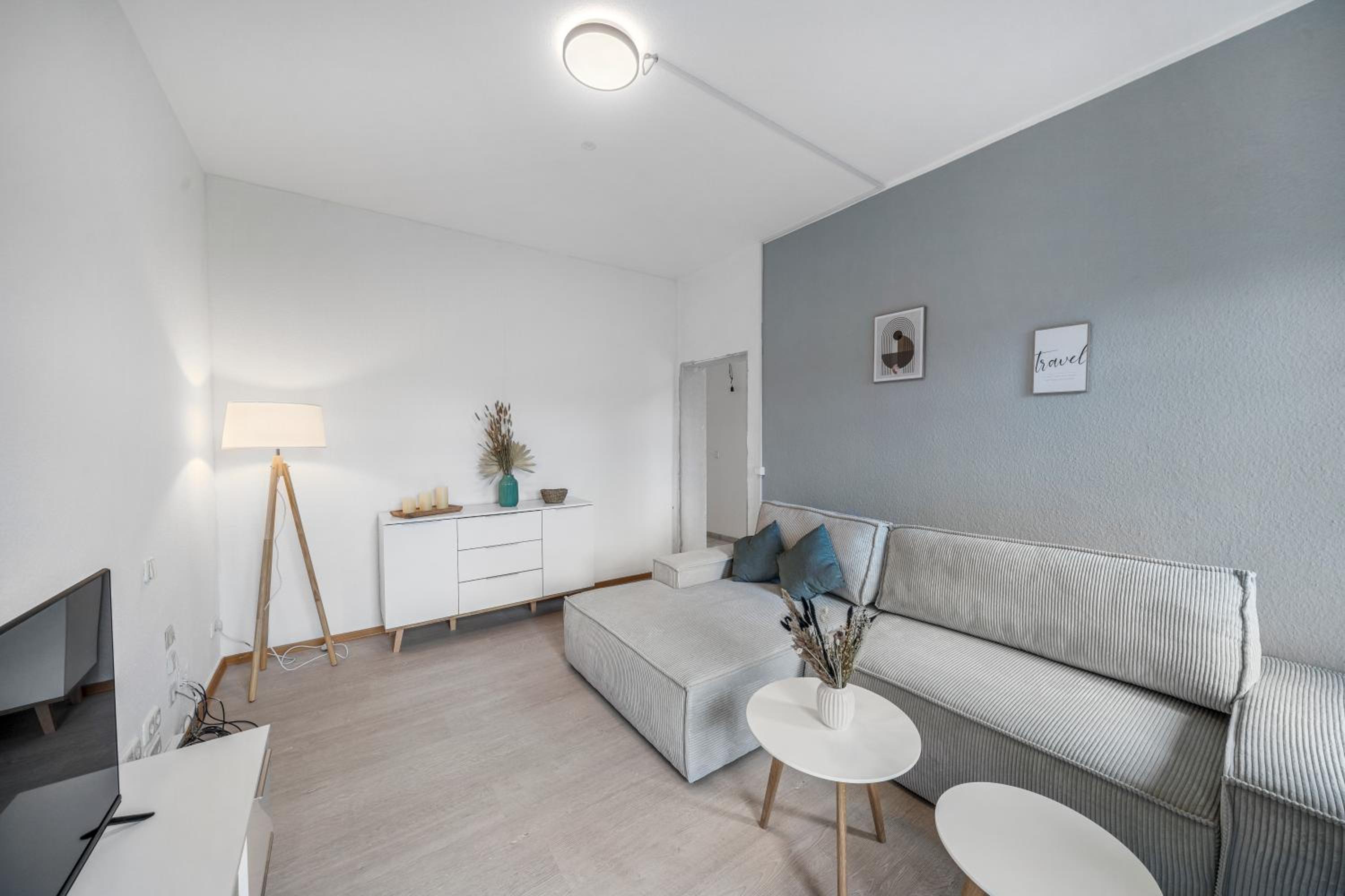 LeHaStays - Apartments Buckau 16a I Küche I Smart TV mit Netflix I toller Innenhof