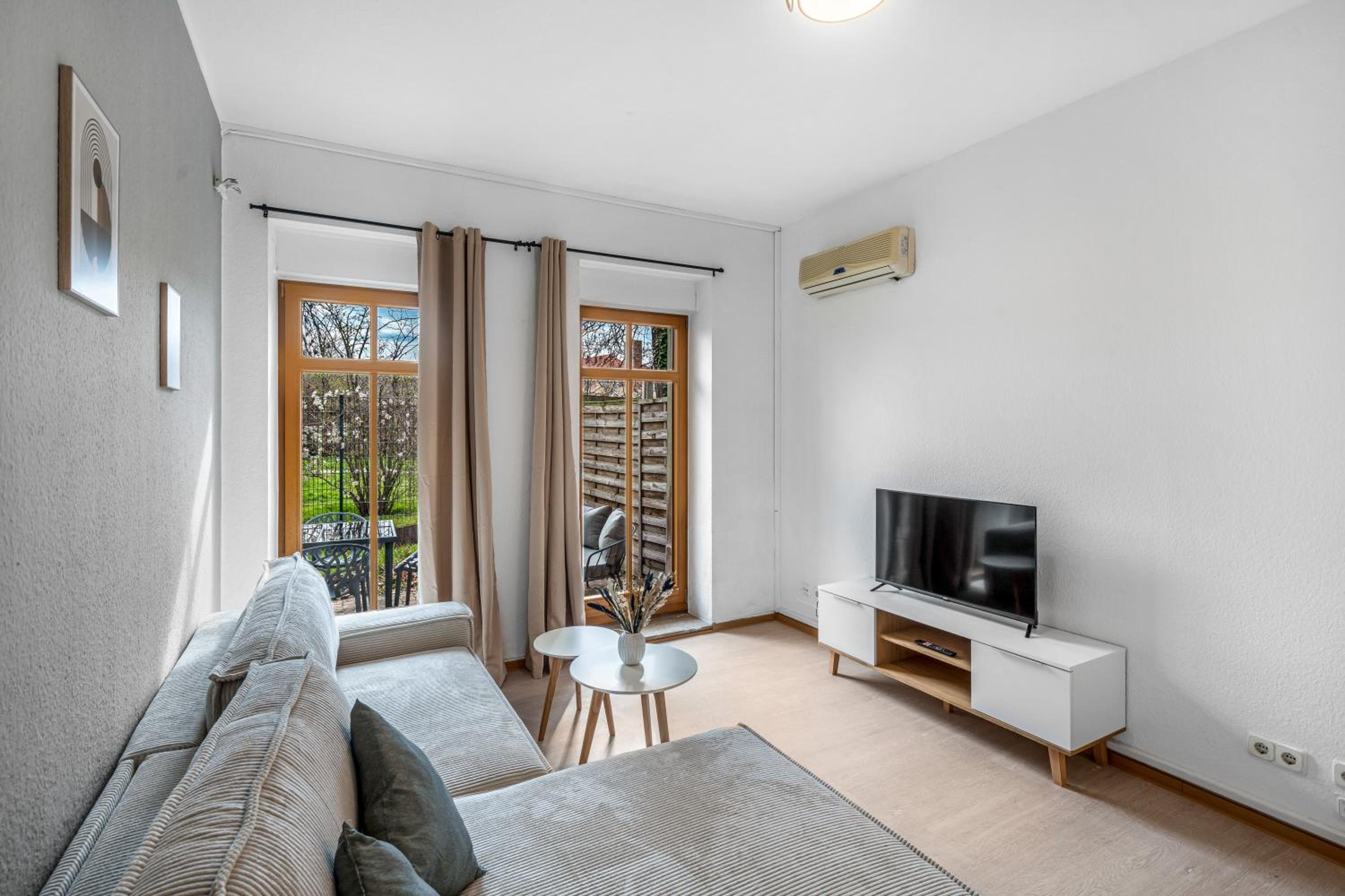 LeHaStays - Apartments Buckau 16a I Küche I Smart TV mit Netflix I toller Innenhof