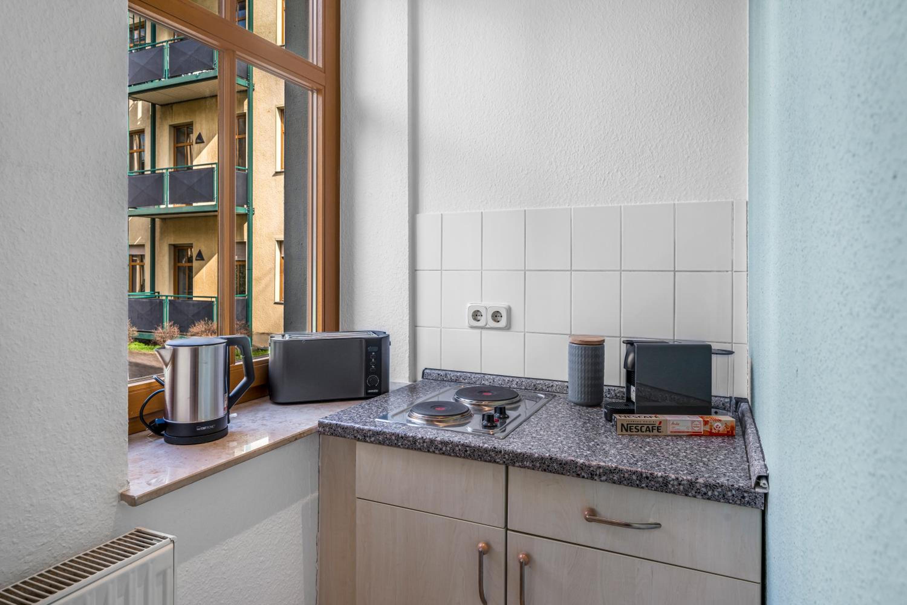 LeHaStays - Apartments Buckau 16a I Küche I Smart TV mit Netflix I toller Innenhof