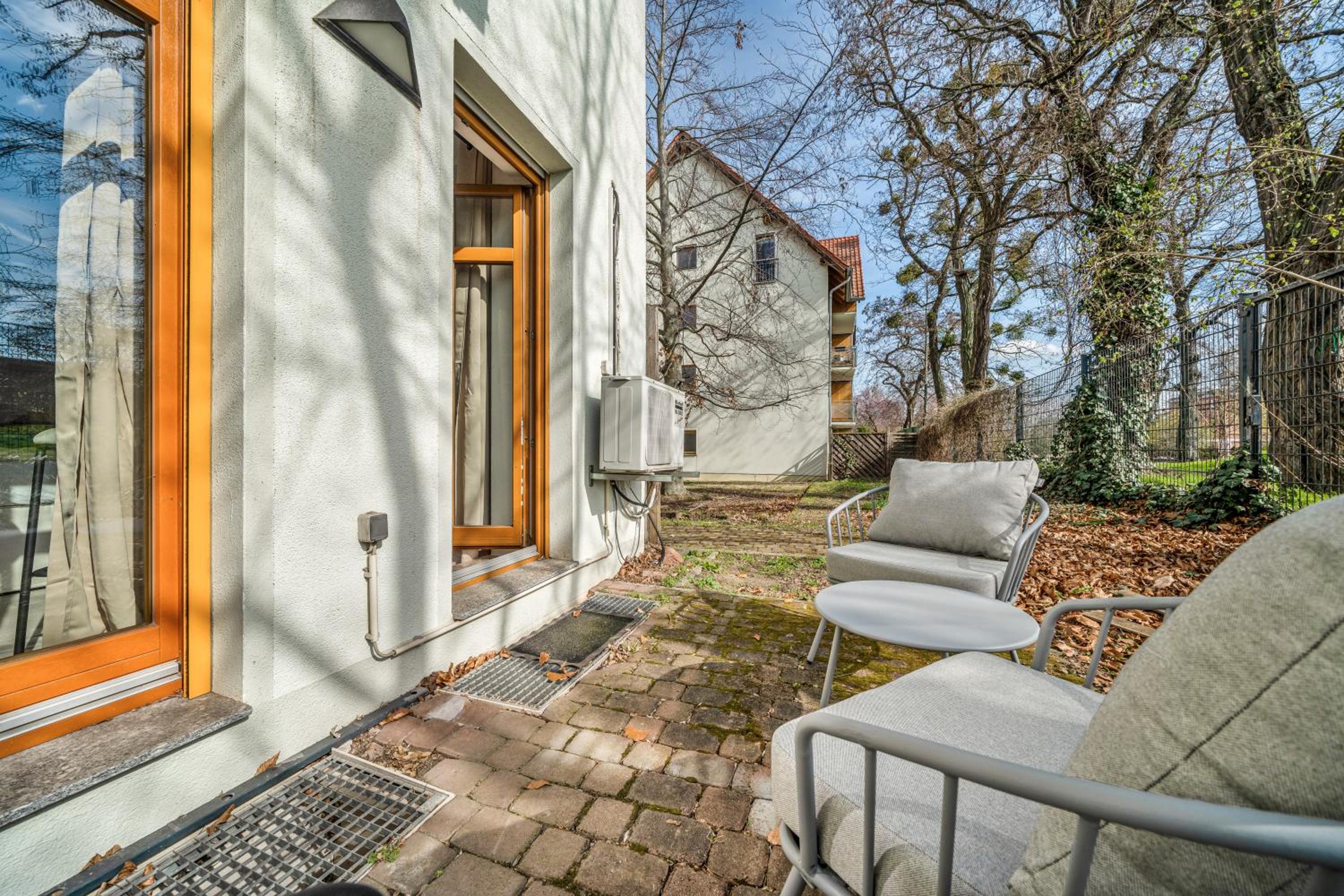 LeHaStays - Apartments Buckau 16a I Küche I Smart TV mit Netflix I toller Innenhof