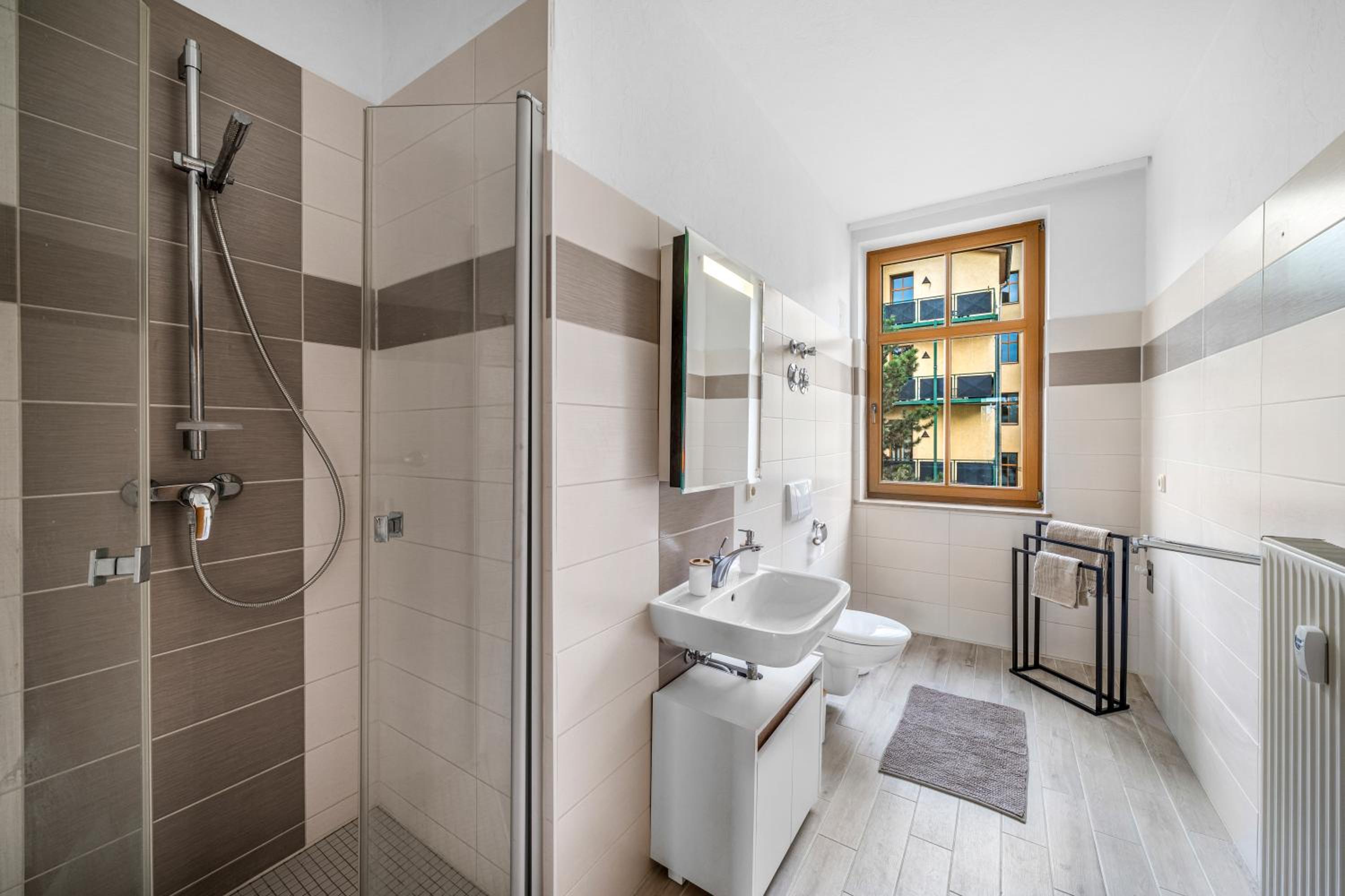 LeHaStays - Apartments Buckau 16a I Küche I Smart TV mit Netflix I toller Innenhof