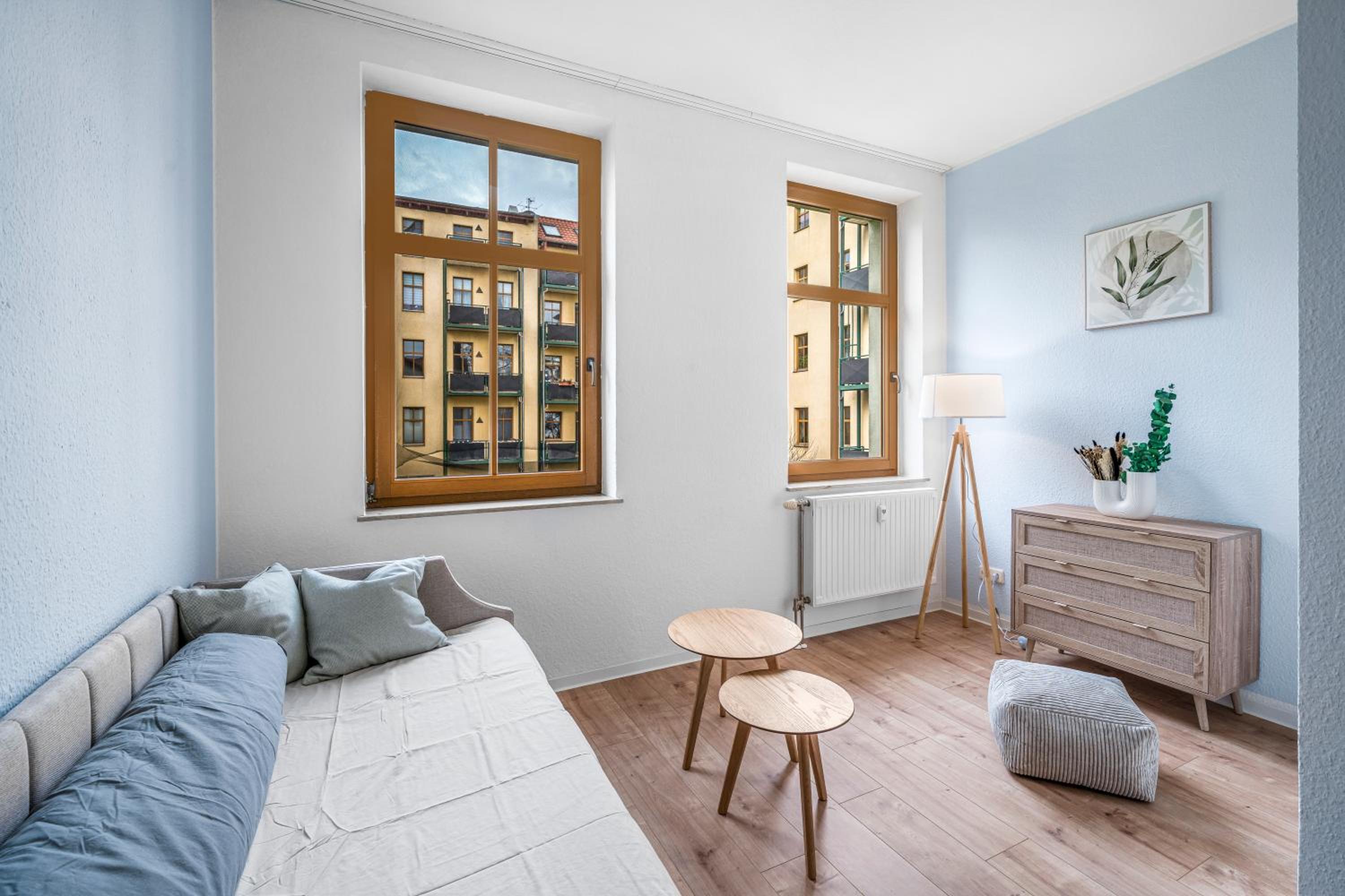 LeHaStays - Apartments Buckau 16a I Küche I Smart TV mit Netflix I toller Innenhof