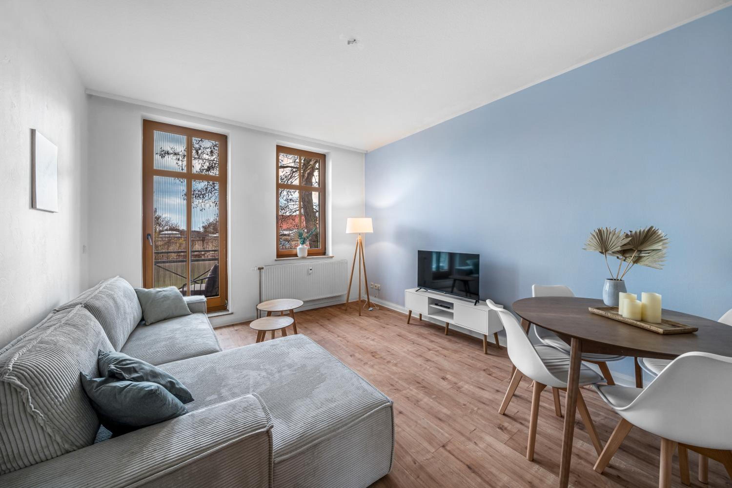LeHaStays - Apartments Buckau 16a I Küche I Smart TV mit Netflix I toller Innenhof