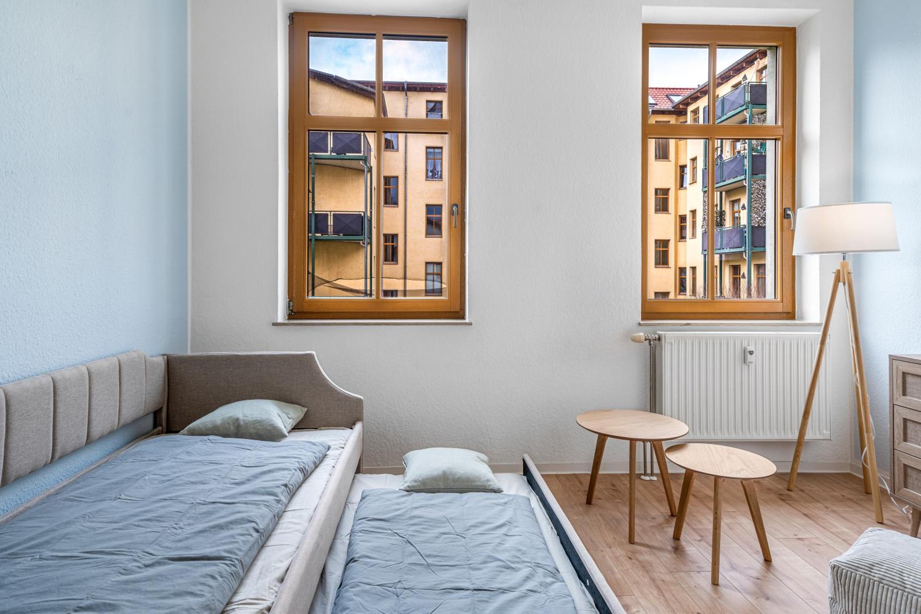 LeHaStays - Apartments Buckau 16a I Küche I Smart TV mit Netflix I toller Innenhof