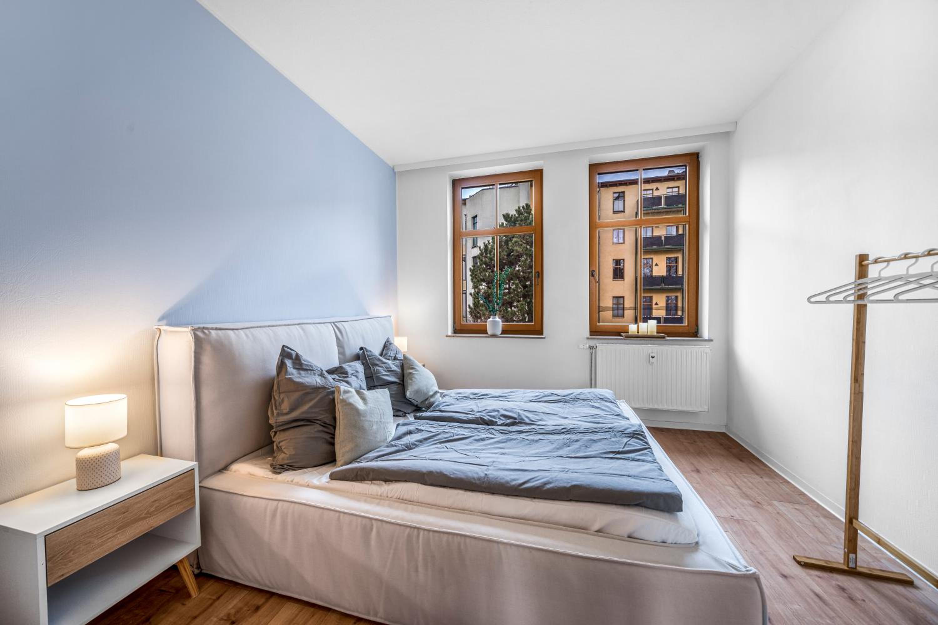 LeHaStays - Apartments Buckau 16a I Küche I Smart TV mit Netflix I toller Innenhof