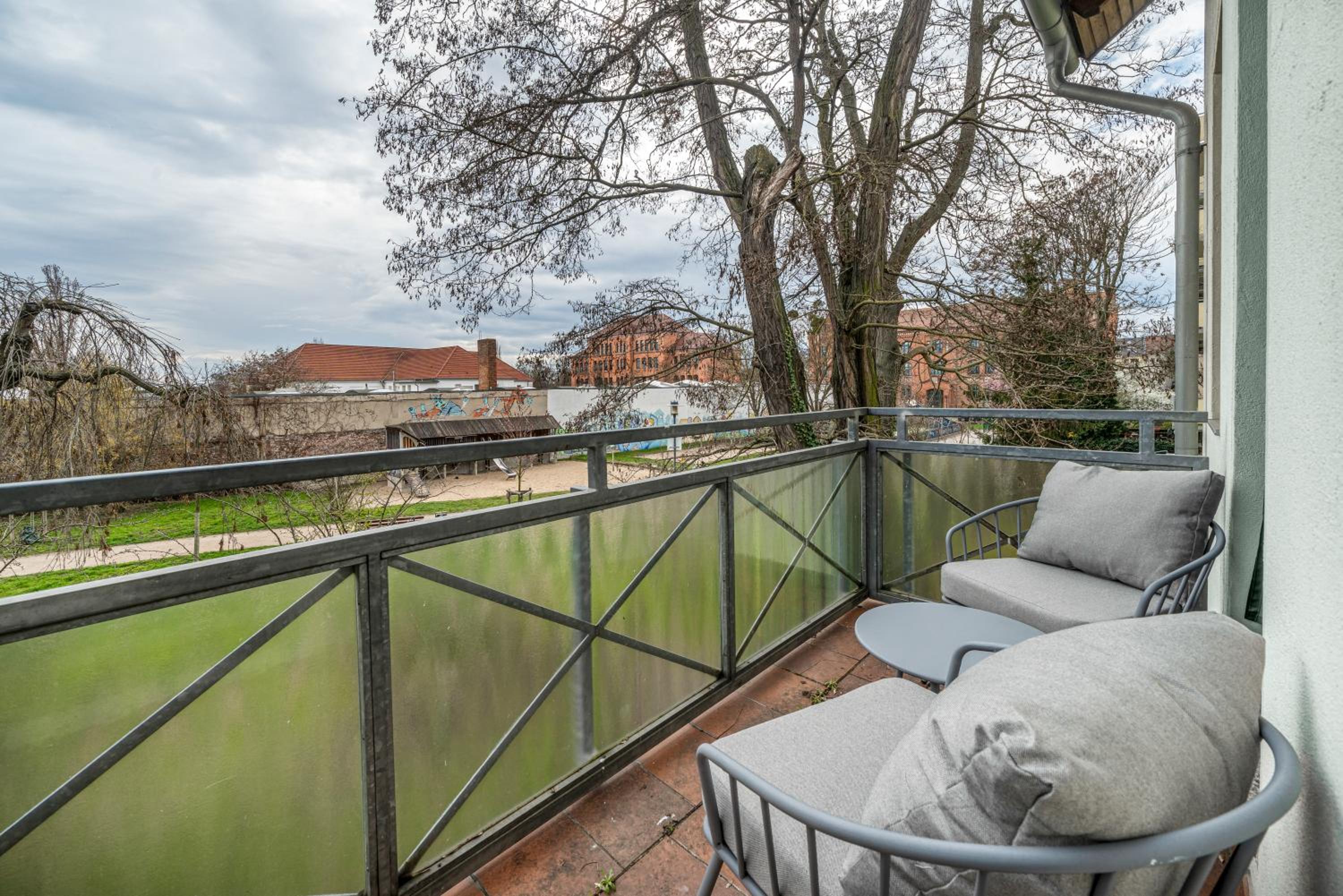 LeHaStays - Apartments Buckau 16a I Küche I Smart TV mit Netflix I toller Innenhof