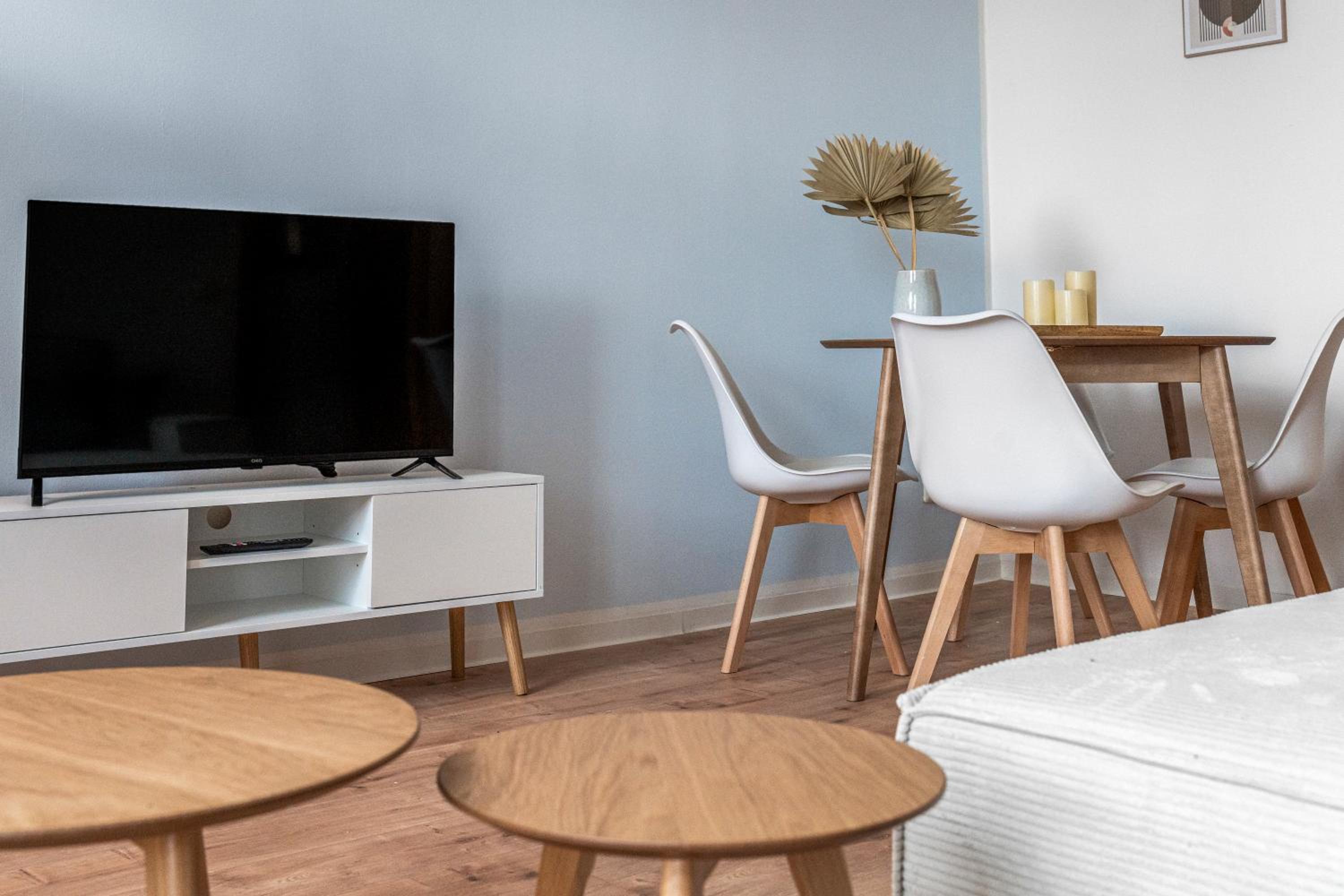 LeHaStays - Apartments Buckau 16a I Küche I Smart TV mit Netflix I toller Innenhof
