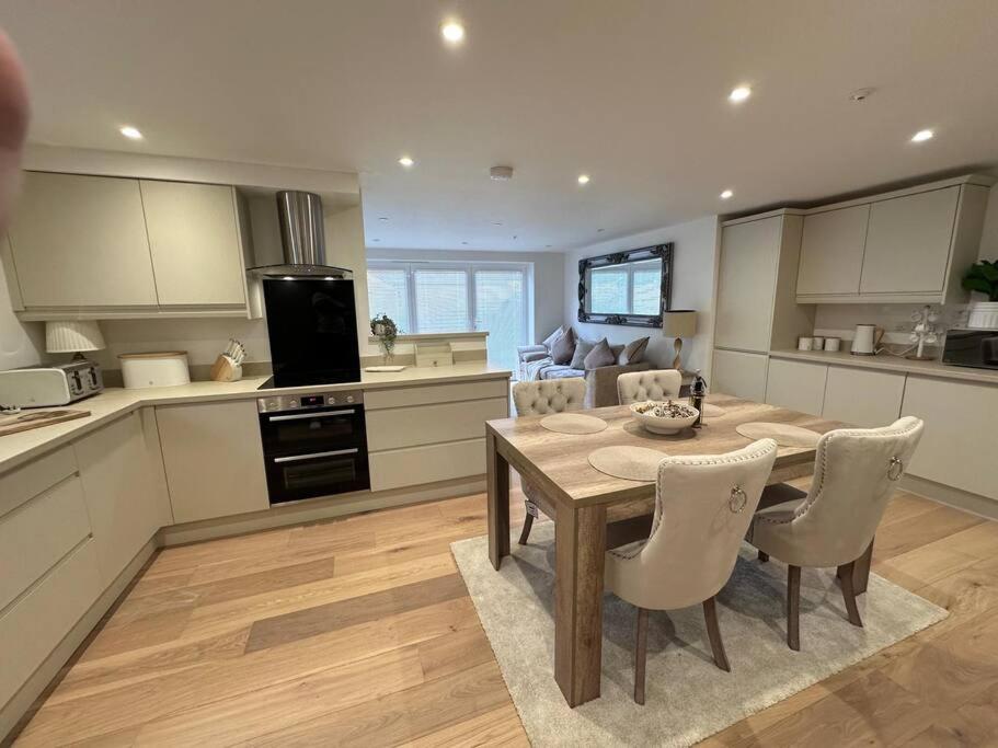 2bed Ground Floor flat + garden view 5