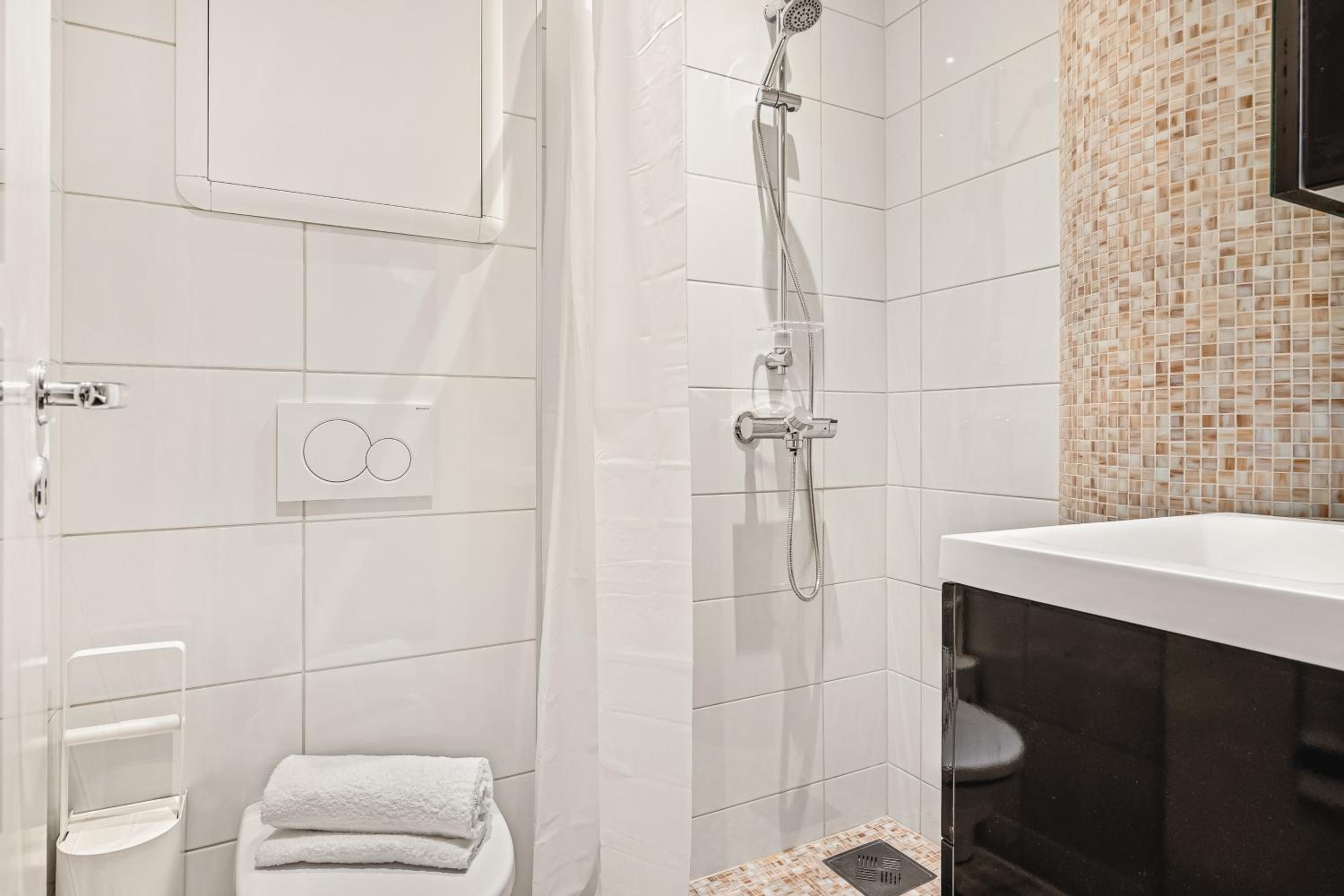 Dinbnb Apartments I Apartment Hotel at City Centre with Roof Terrace view 2