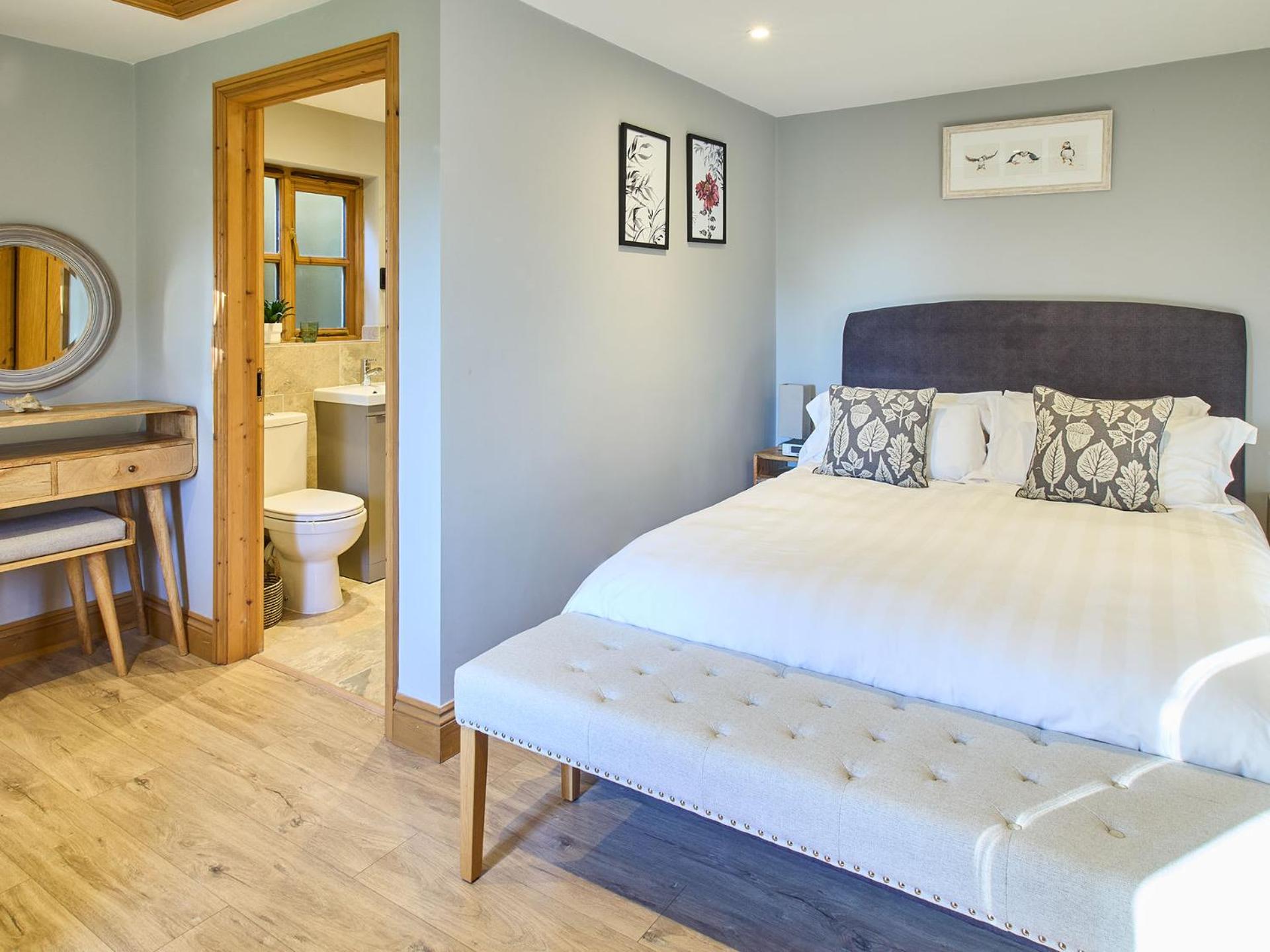 Host & Stay - Orchard Barn view 4
