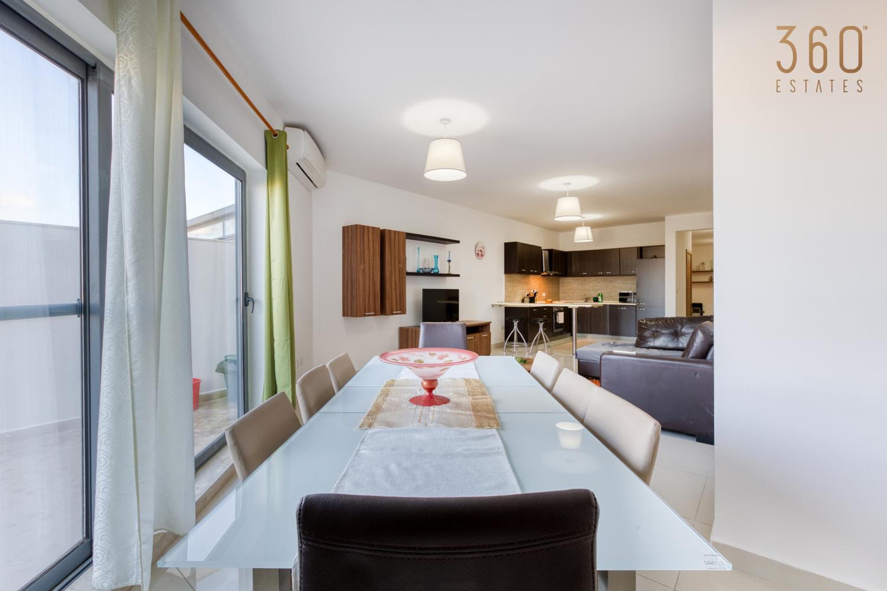 Beautiful PENT with terrace & spectacular views by 360 Estates view 2