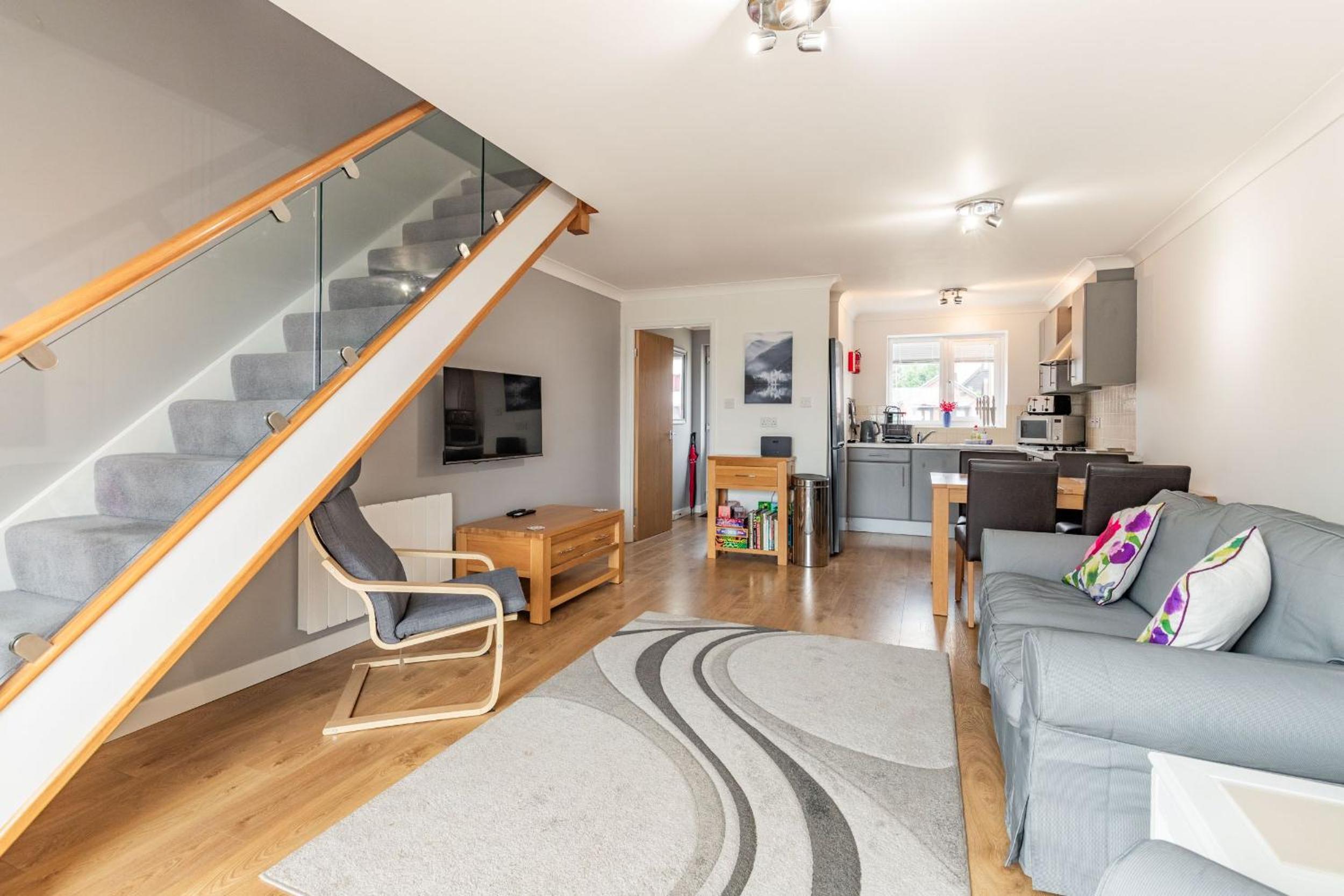 Host & Stay - Kingsmere view 2