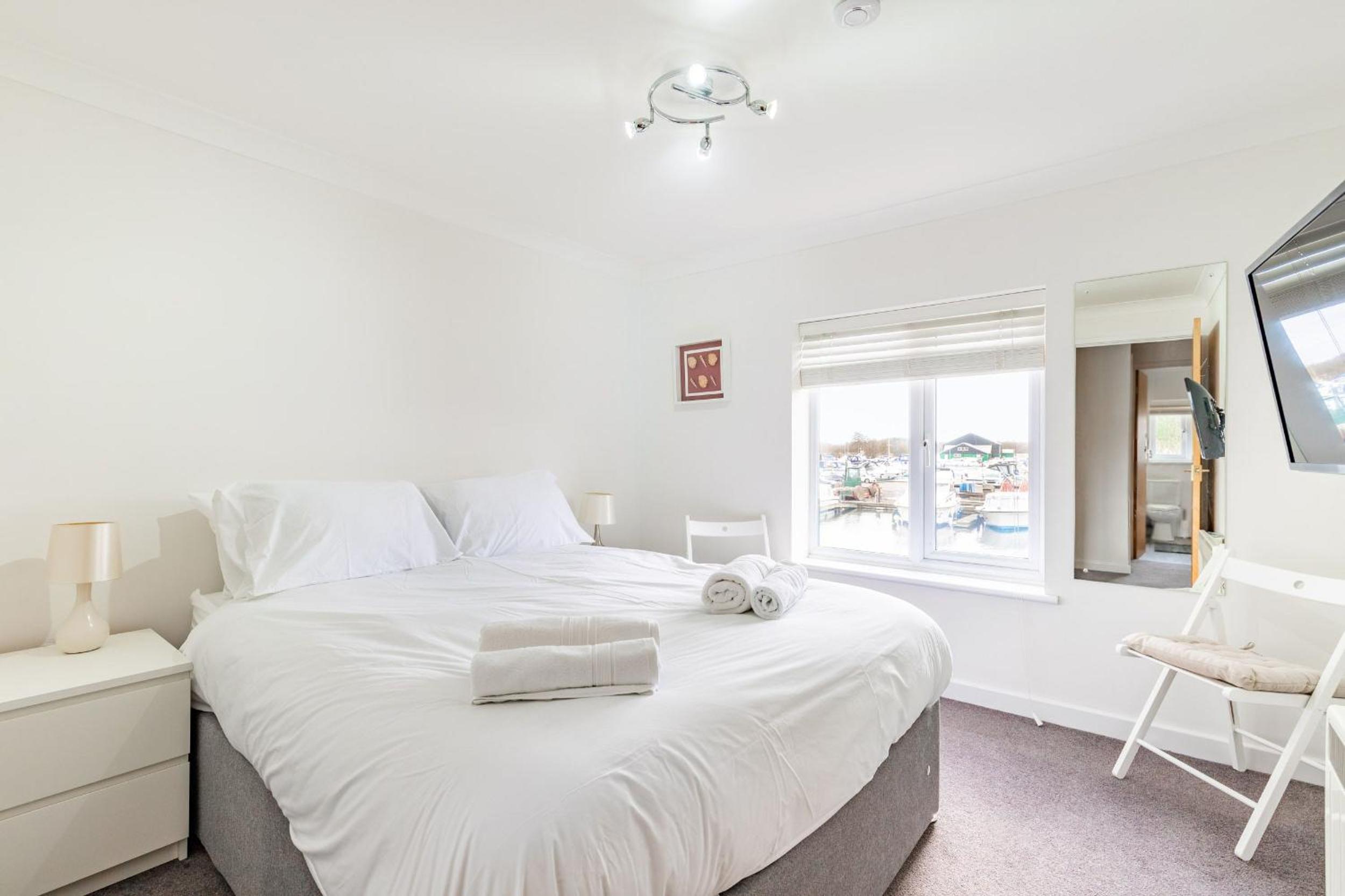 Host & Stay - Kingsmere view 4