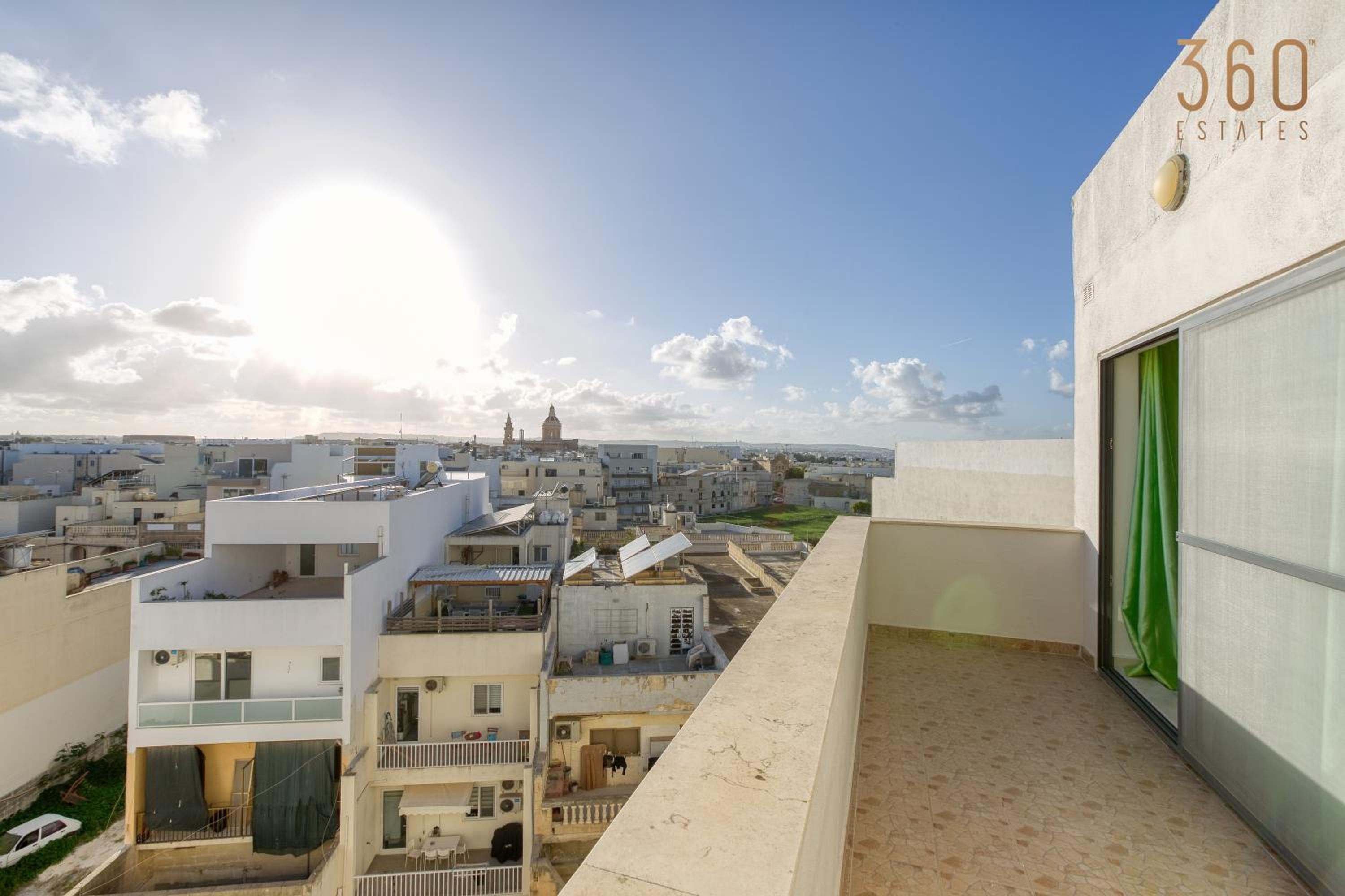 Beautiful PENT with terrace & spectacular views by 360 Estates view 3