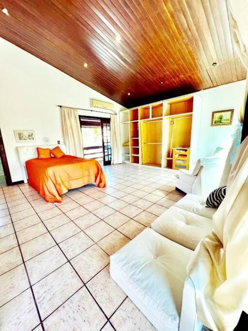 Casa luxuosa em Jd. Acapulco - Guarujá