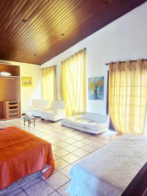 Casa luxuosa em Jd. Acapulco - Guarujá