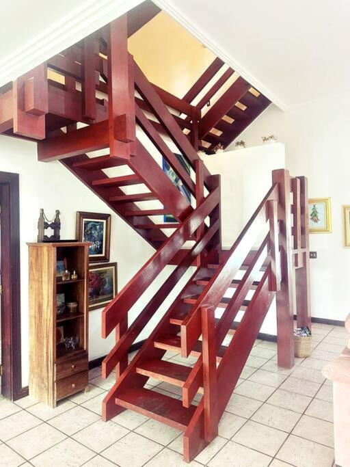 Casa luxuosa em Jd. Acapulco - Guarujá