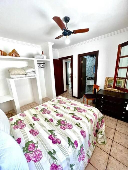 Casa luxuosa em Jd. Acapulco - Guarujá