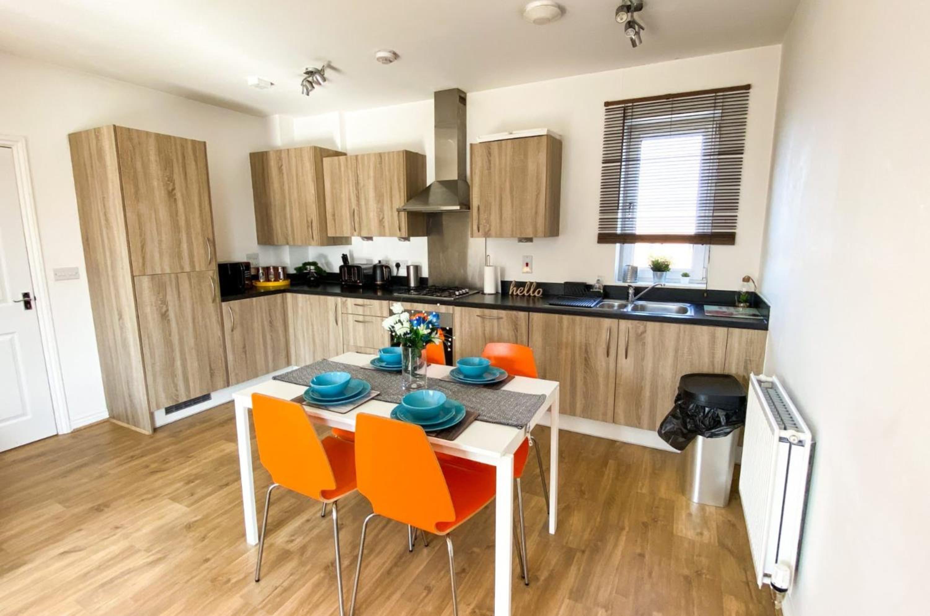 Beautiful 2 Bedroom, 2 Bathroom, Free Parking, Milton Keynes City Centre Penthouse Apartment view 5