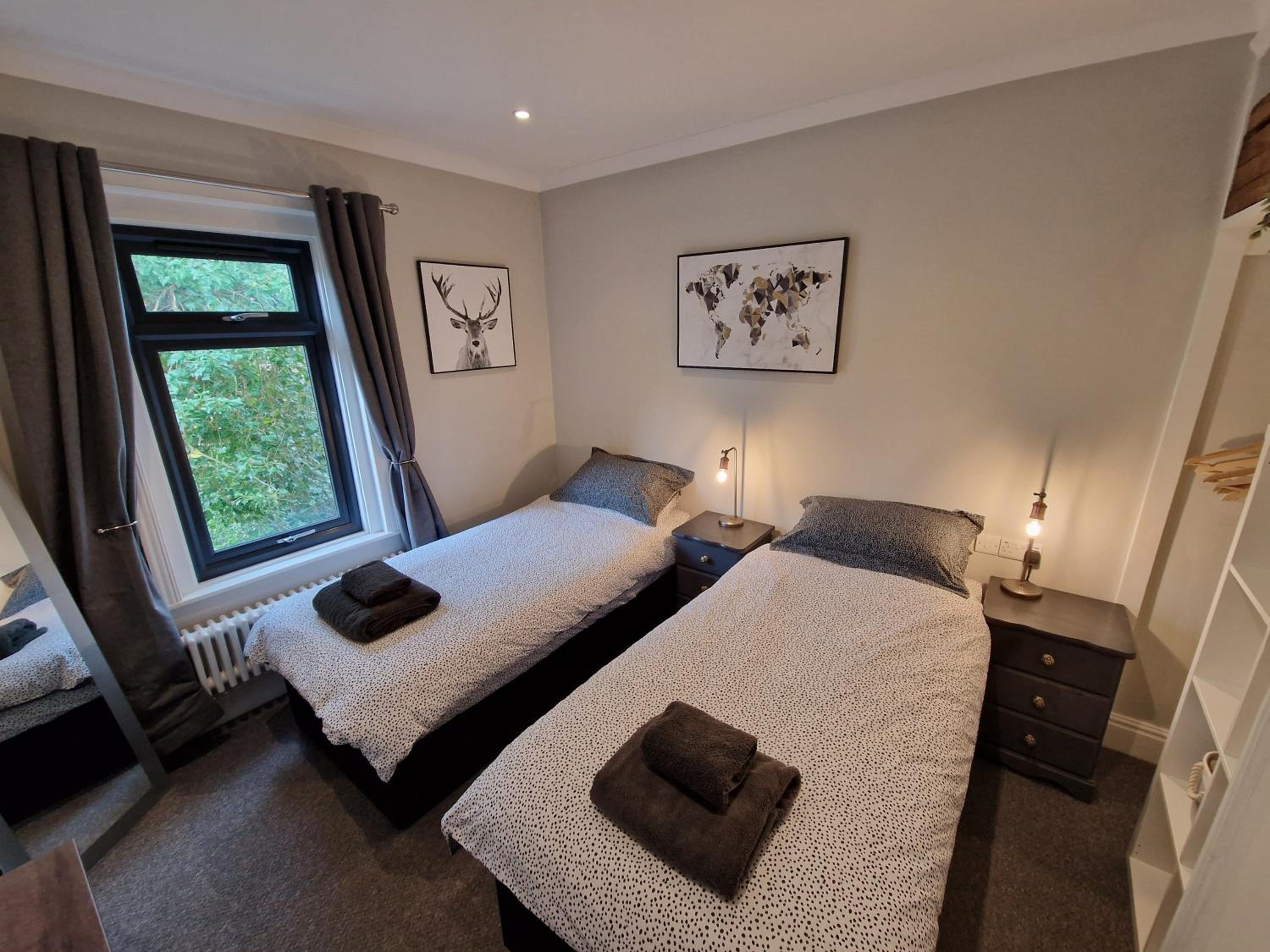Newly renovated 2-bed bungalow view 5