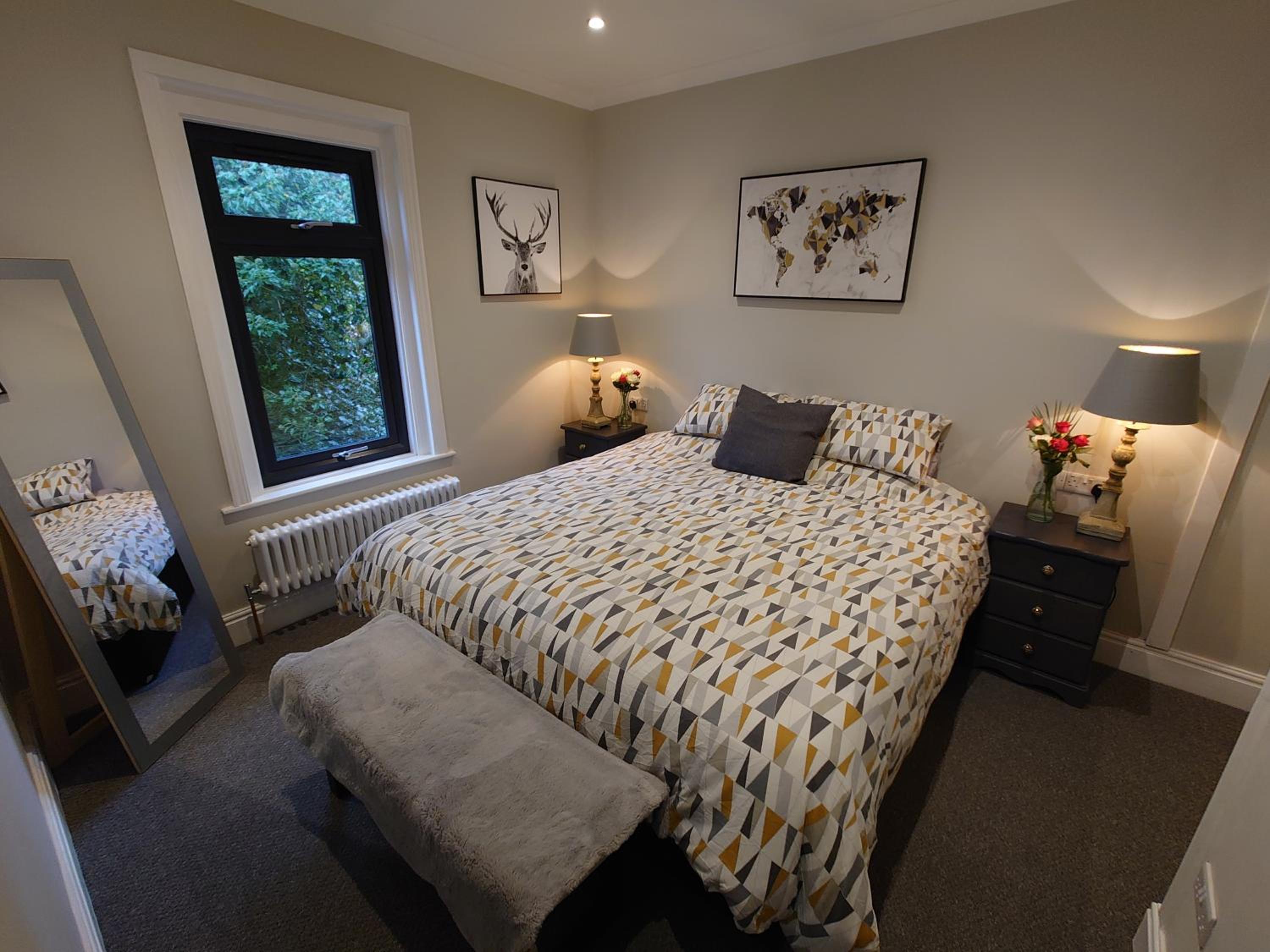 Newly renovated 2-bed bungalow view 4