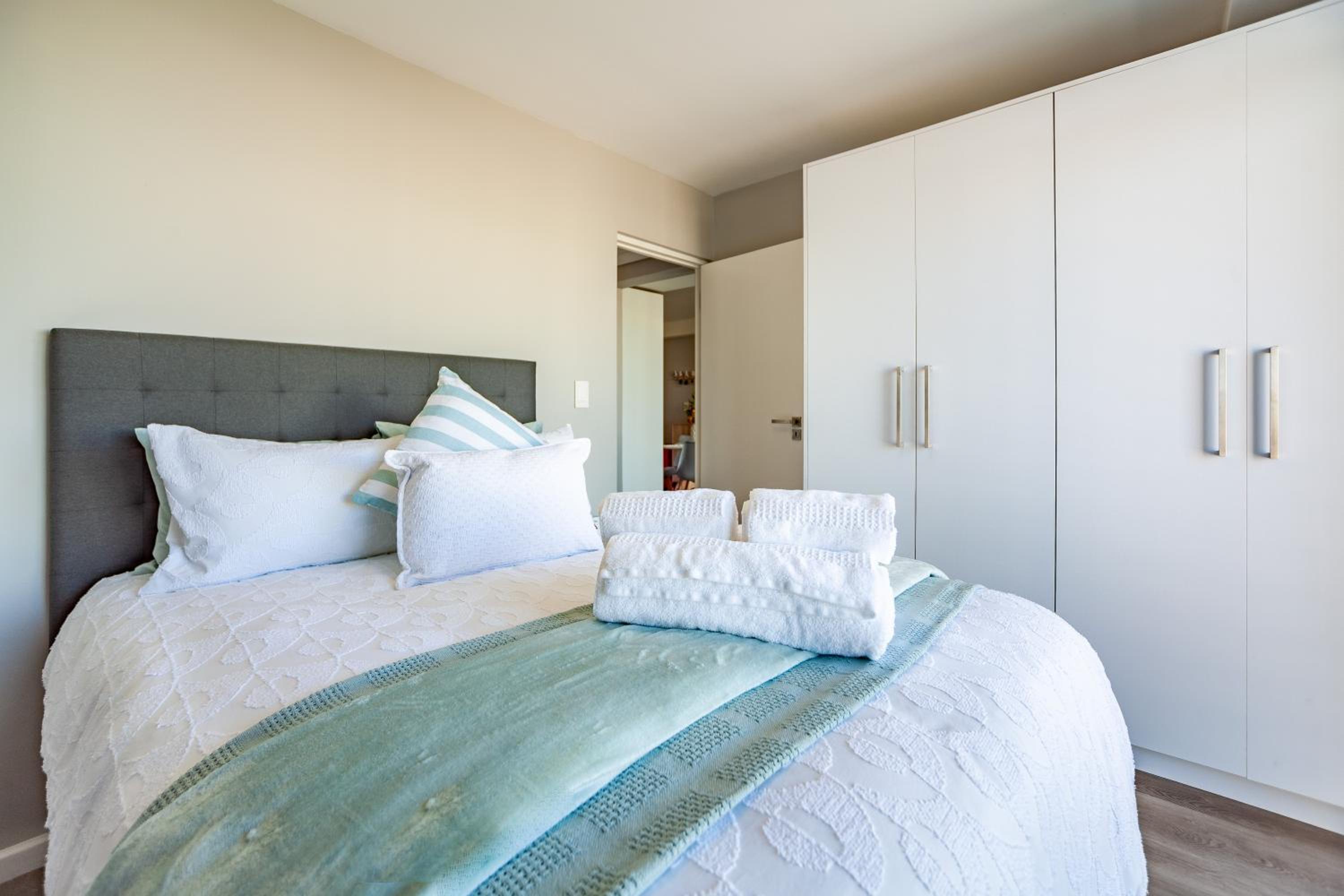 Stylish Beachfront 2 bedroom Apartment with inverter- 21 Beach Break view 3