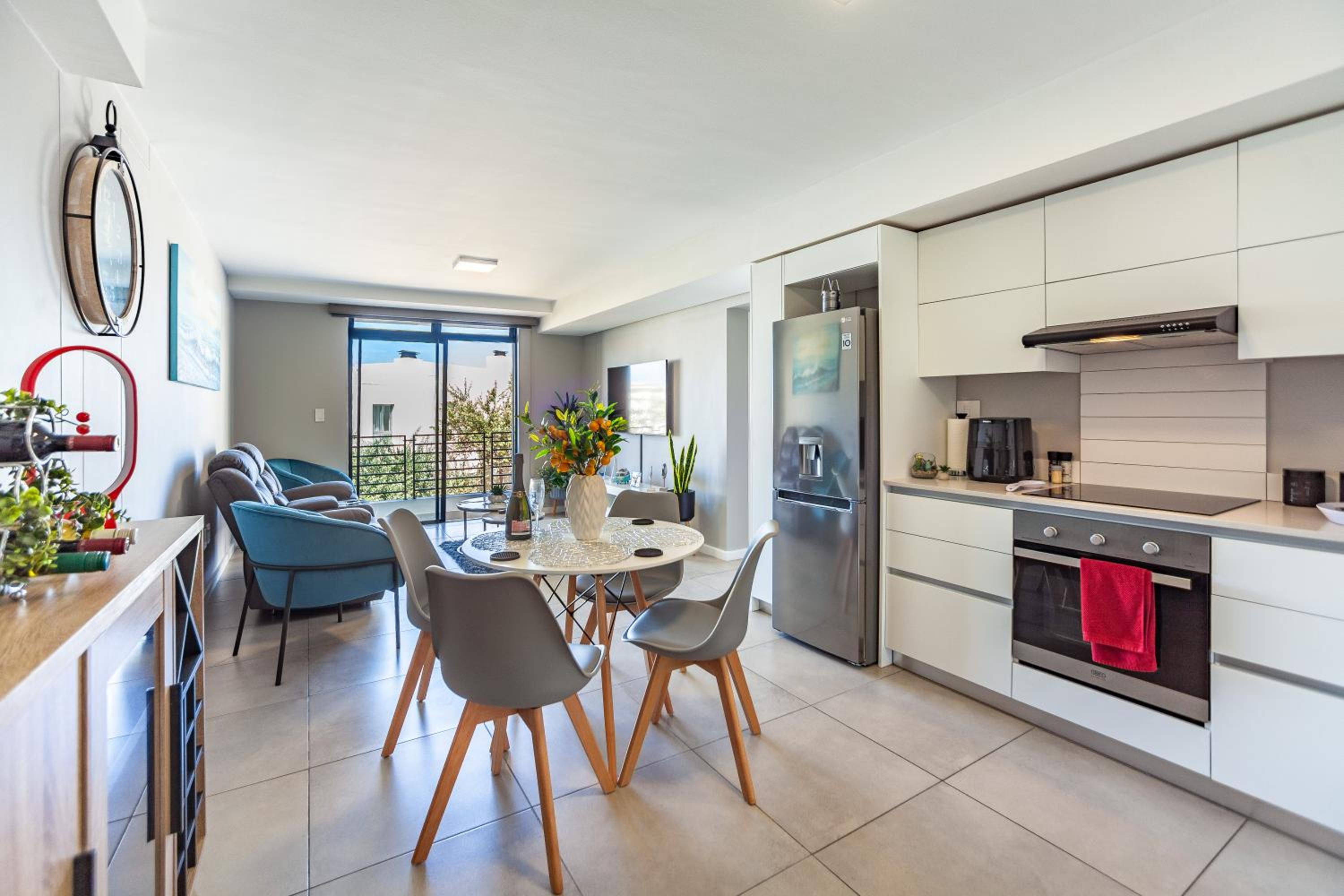 Stylish Beachfront 2 bedroom Apartment with inverter- 21 Beach Break view 5