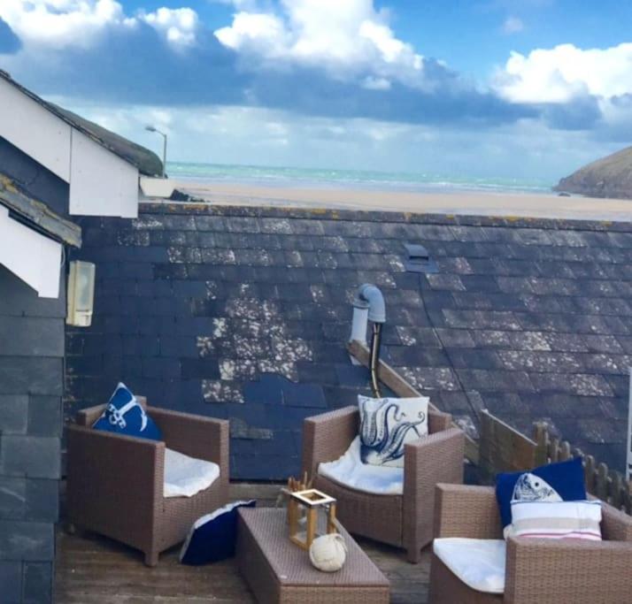 Fabulous Beach Pad Just 20 Paces From The Sea view 2