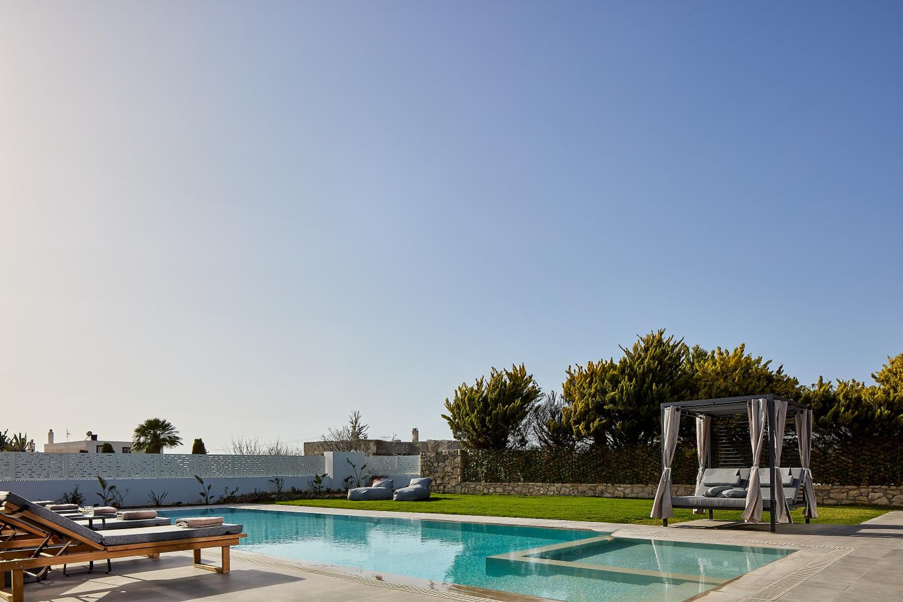 Manza Villa - 850m to Beach with Pickleball Court by etouri view 2