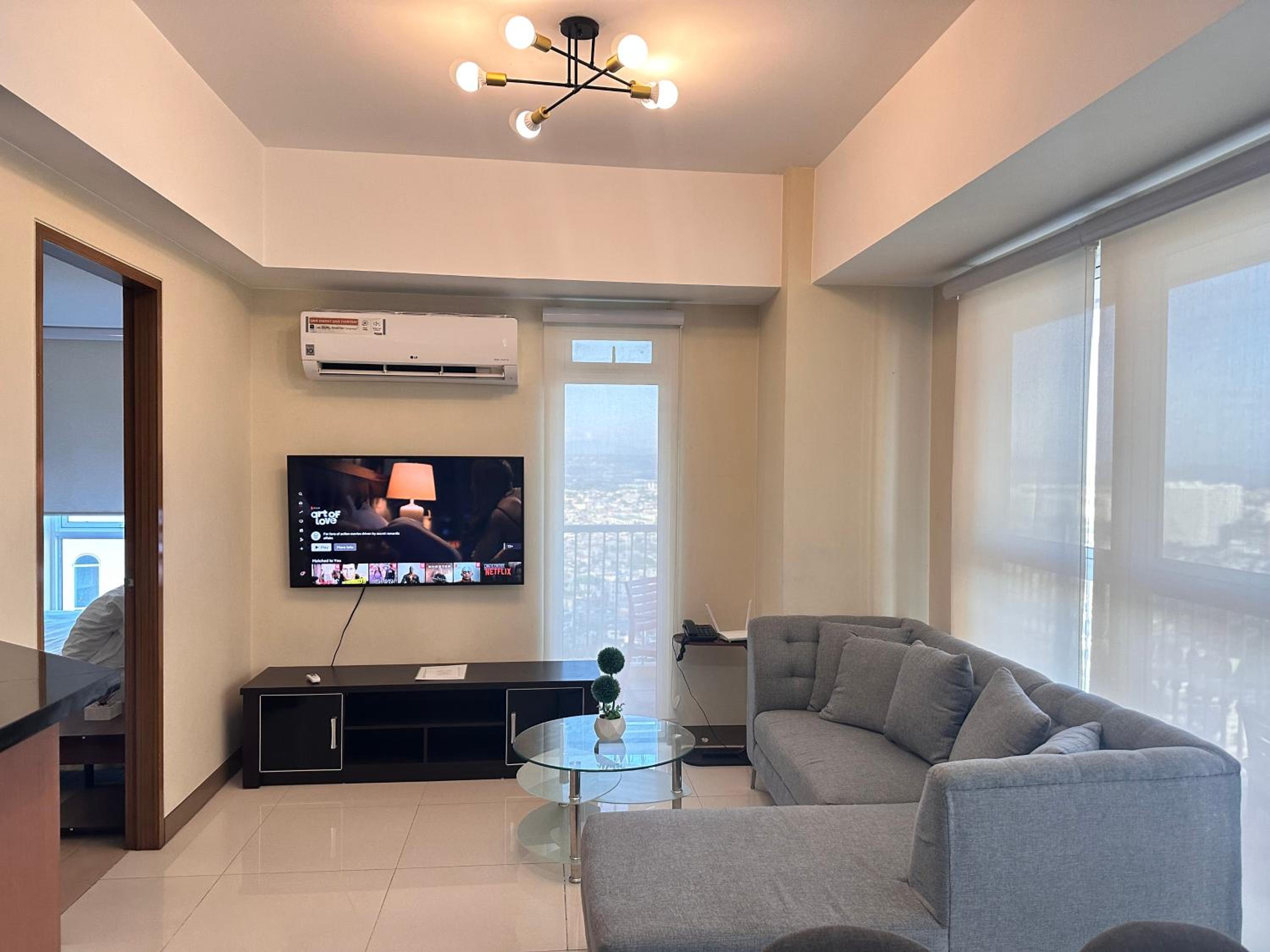 Premium Executive Suite at Venice Luxury Residences view 4