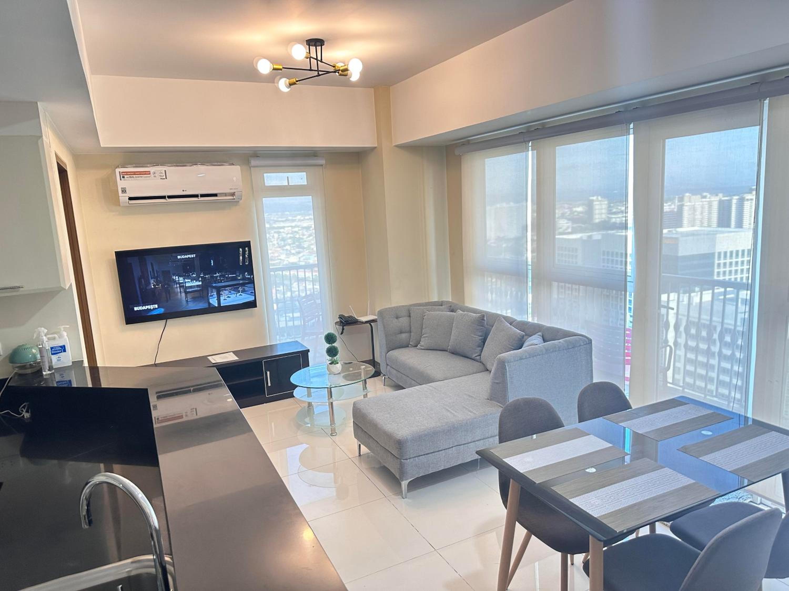 Premium Executive Suite at Venice Luxury Residences view 2