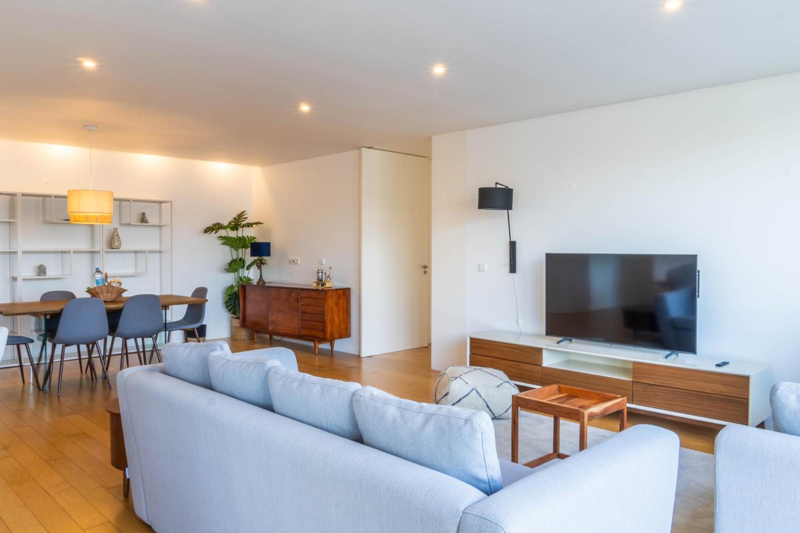 Wave Break Apartment