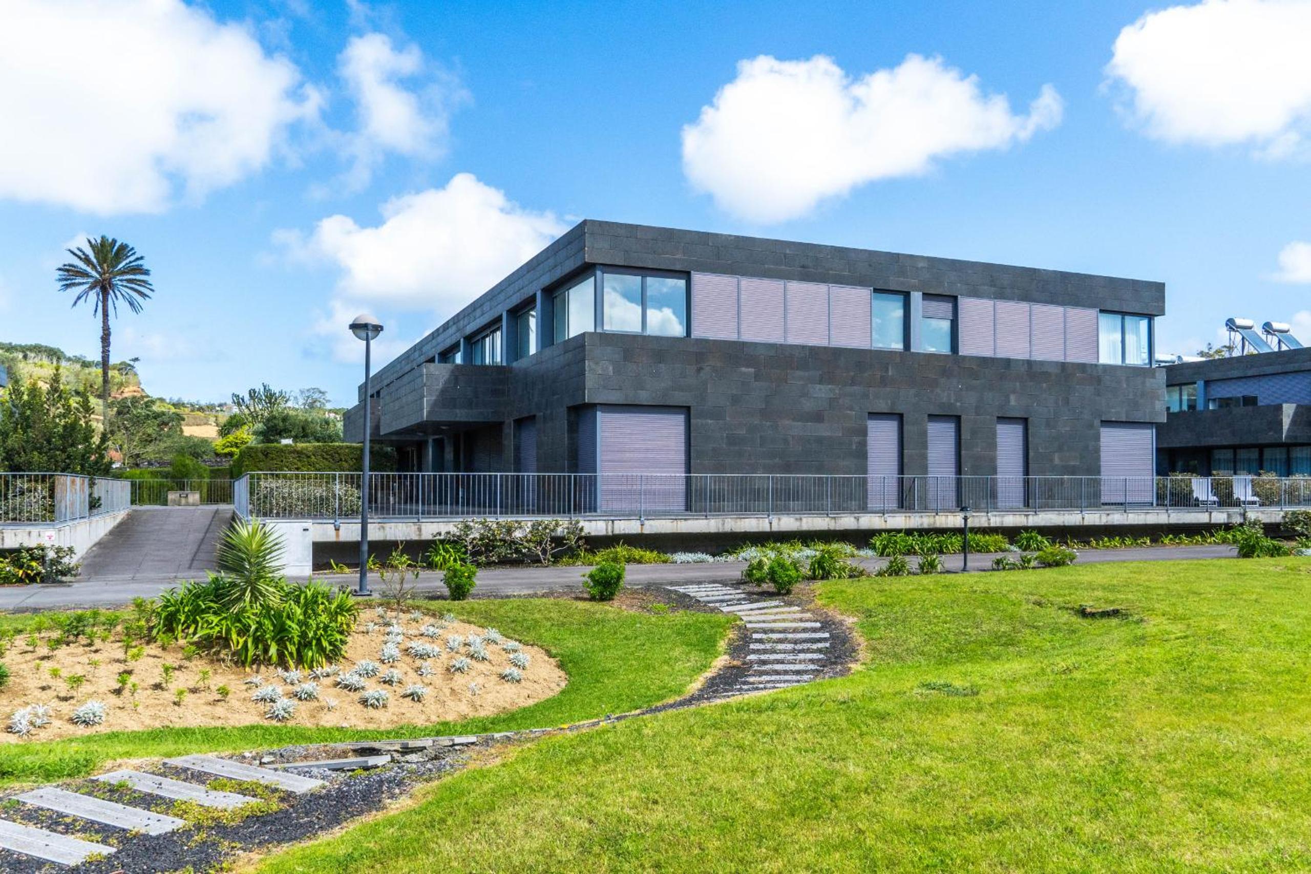 Wave Break Apartment